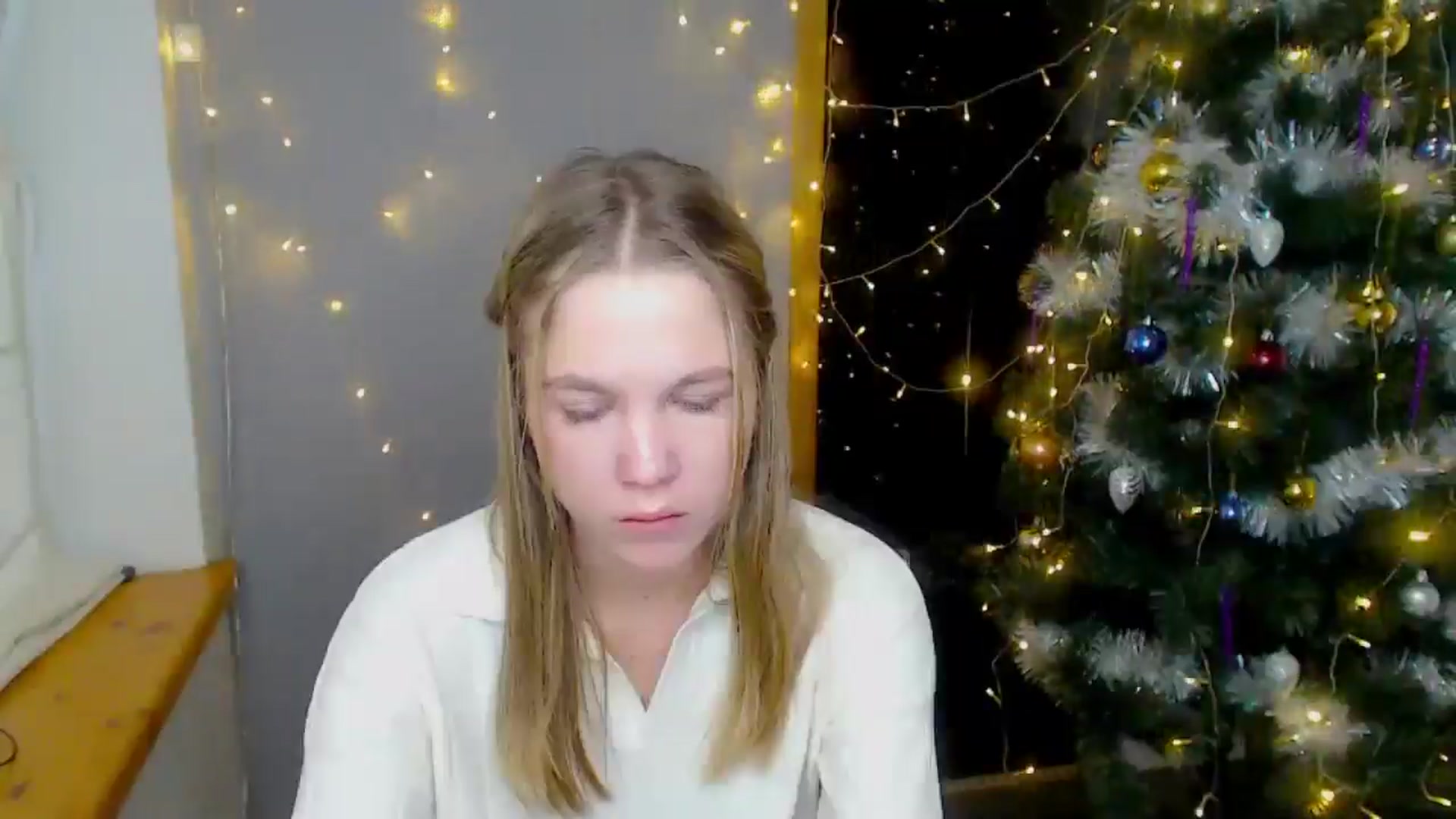 Gallery image thumbnail from Kate_Lewiss's myfreecams stream on, 12/16/2024, 07:23 image 15 of 20