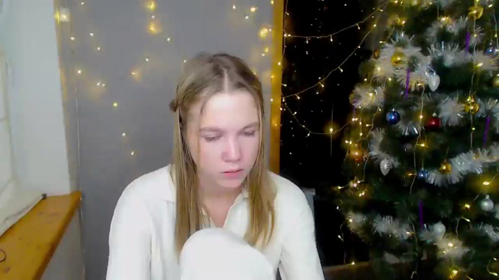 Gallery image thumbnail from Kate_Lewiss's myfreecams stream on, 12/16/2024, 07:23 image 14 of 20