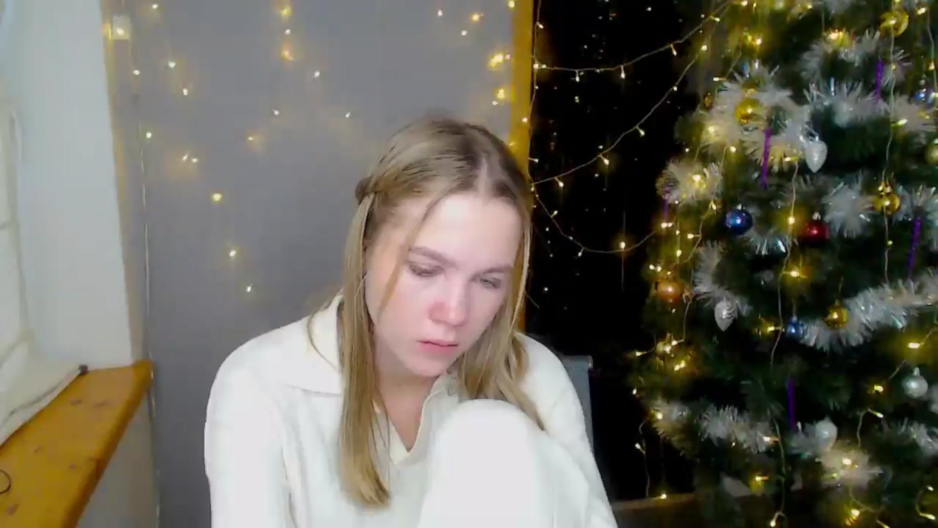 Gallery image thumbnail from Kate_Lewiss's myfreecams stream on, 12/16/2024, 07:23 image 12 of 20