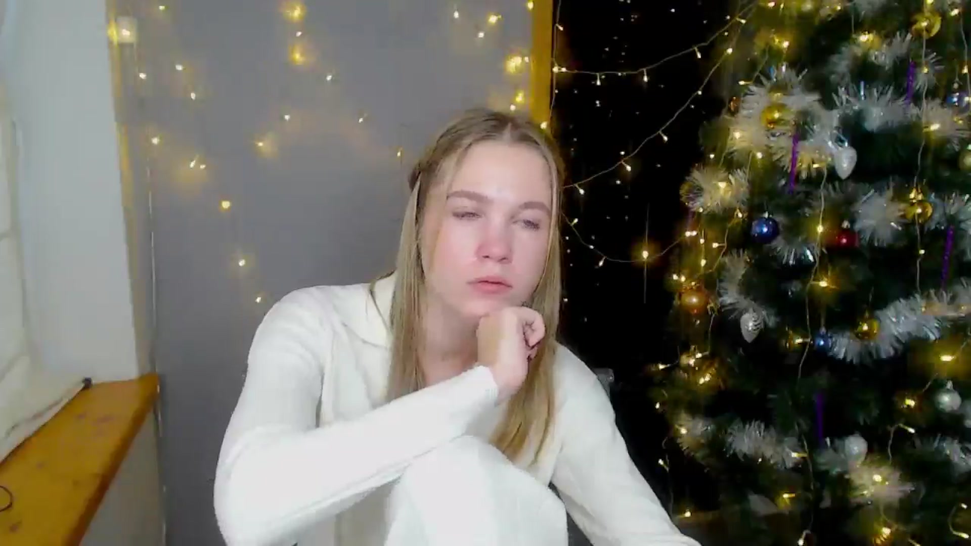 Gallery image thumbnail from Kate_Lewiss's myfreecams stream on, 12/16/2024, 07:23 image 10 of 20