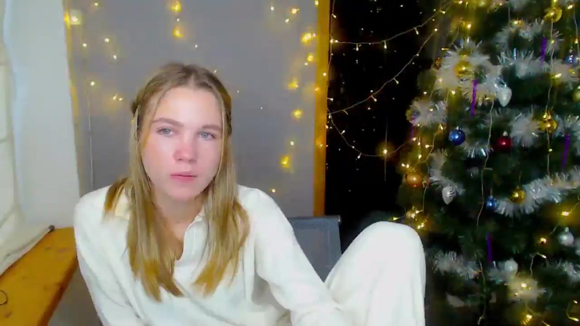 Gallery image thumbnail from Kate_Lewiss's myfreecams stream on, 12/16/2024, 09:17 image 6 of 20