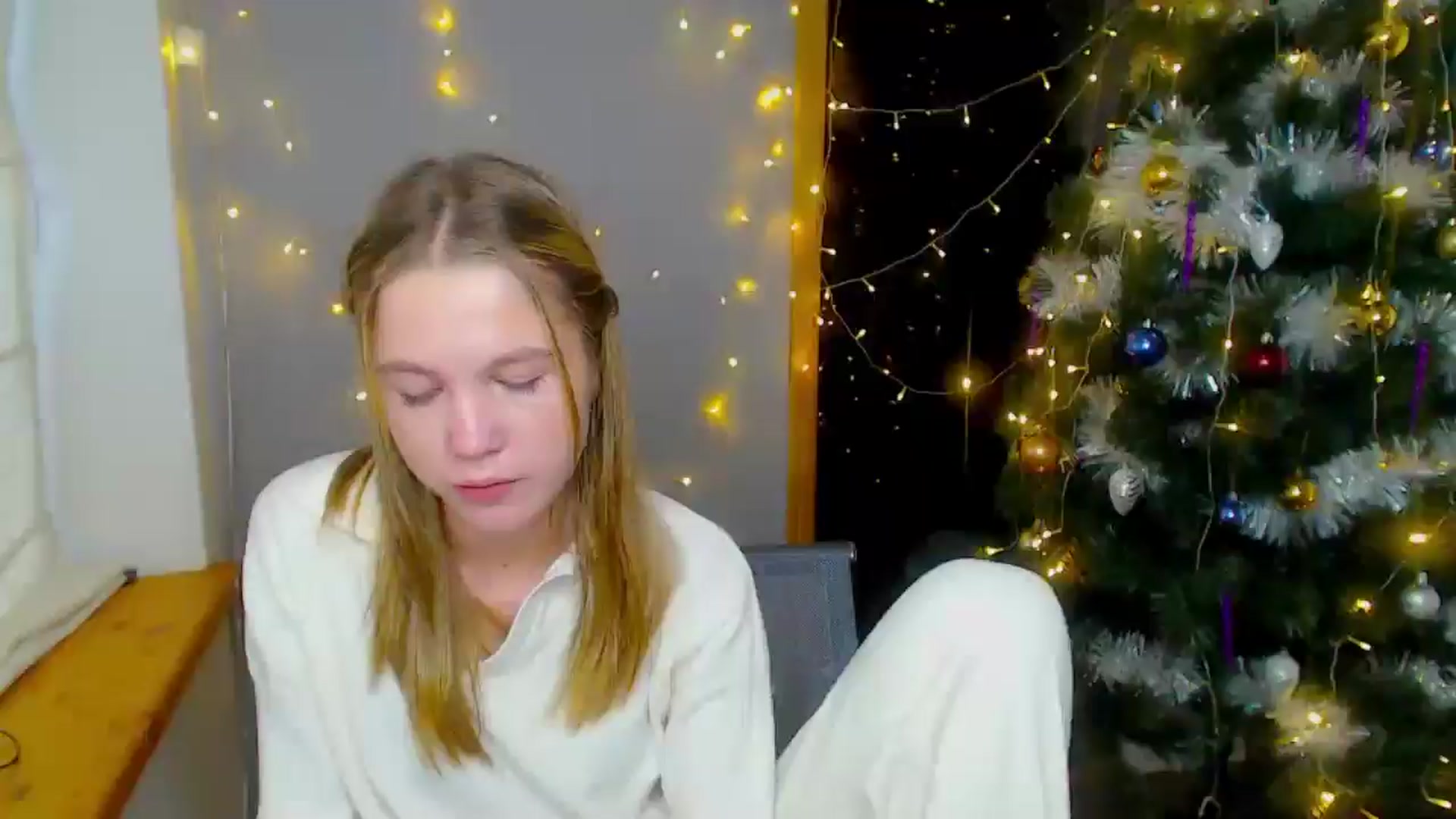 Gallery image thumbnail from Kate_Lewiss's myfreecams stream on, 12/16/2024, 09:17 image 7 of 20