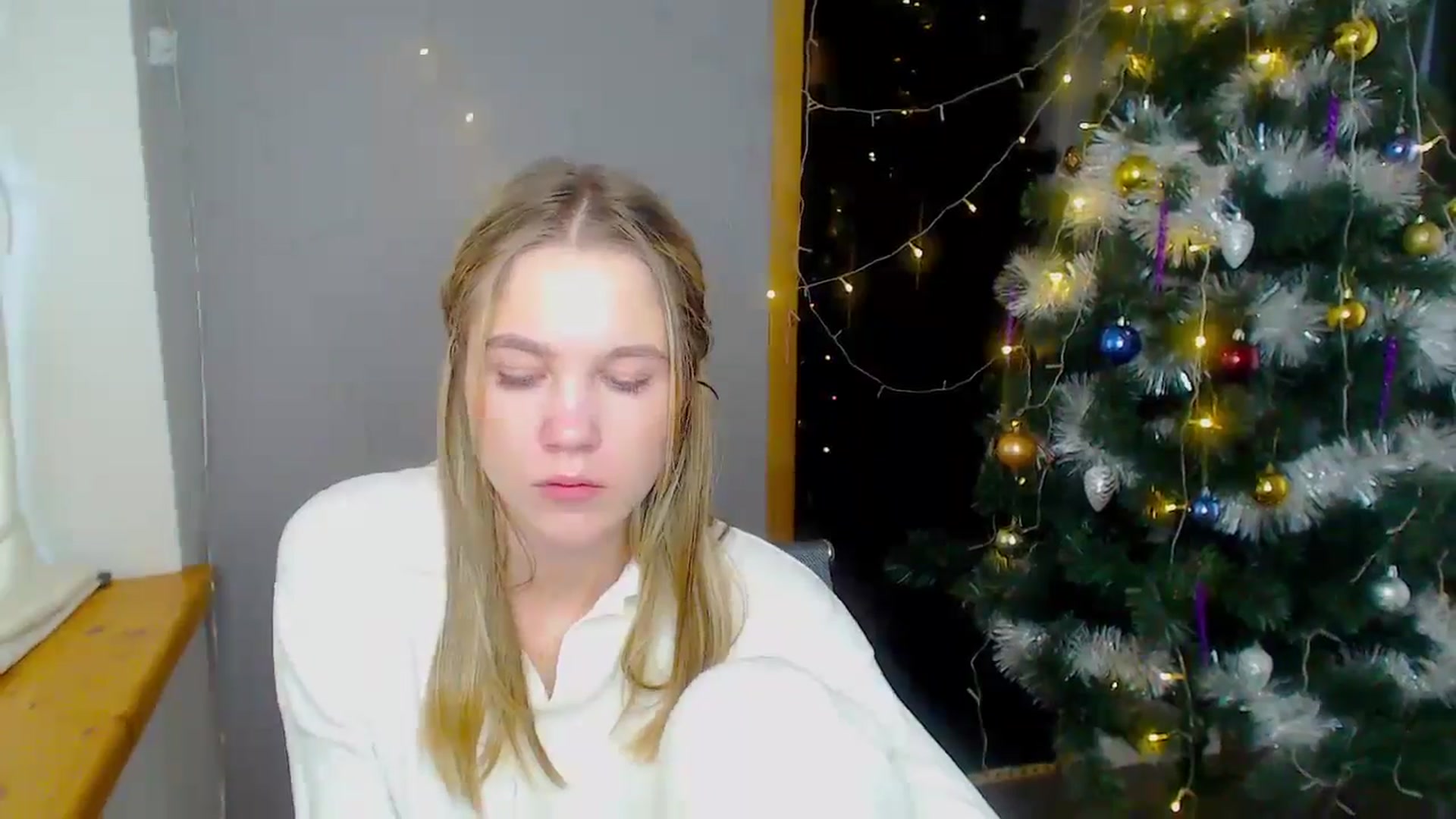 Gallery image thumbnail from Kate_Lewiss's myfreecams stream on, 12/16/2024, 10:11 image 17 of 20
