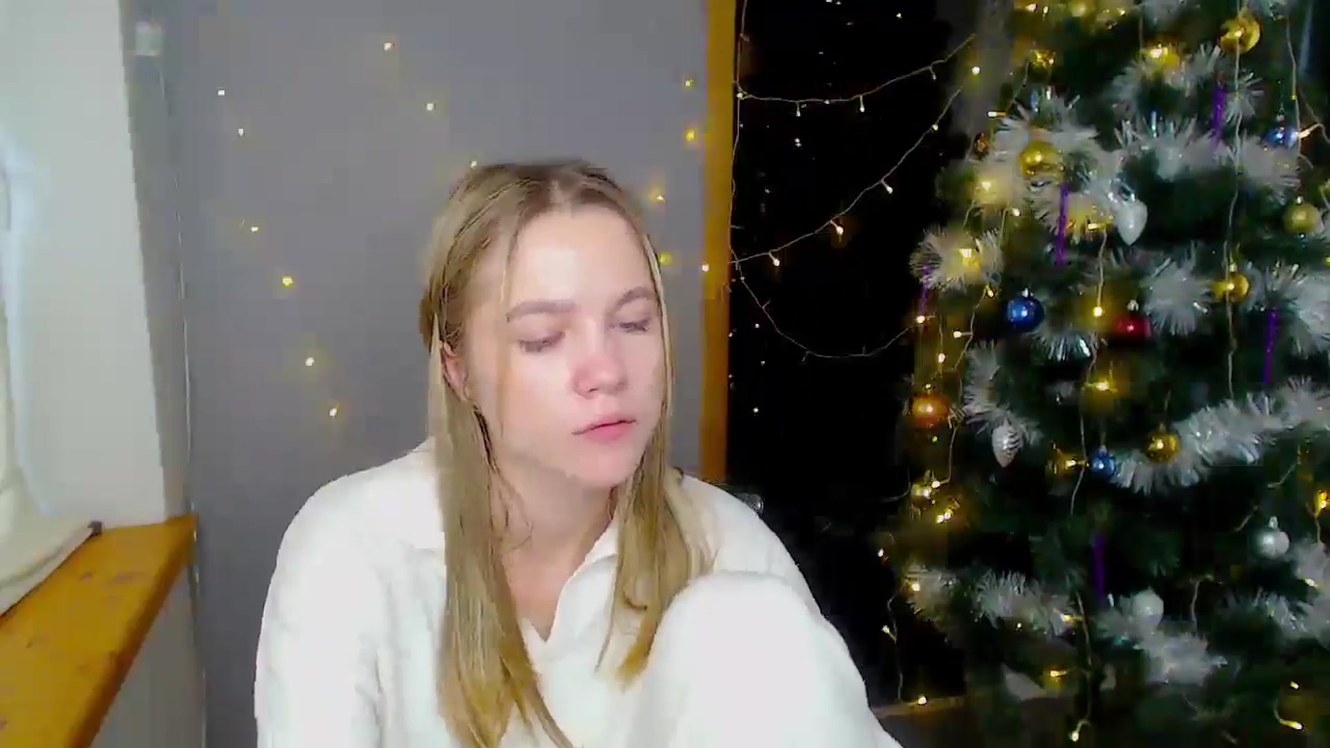 Gallery image thumbnail from Kate_Lewiss's myfreecams stream on, 12/16/2024, 10:11 image 14 of 20