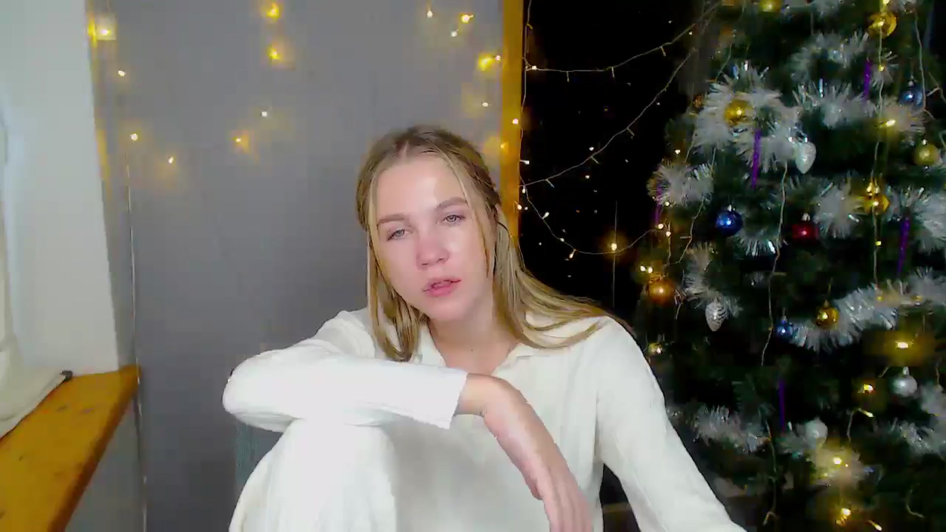 Gallery image thumbnail from Kate_Lewiss's myfreecams stream on, 12/16/2024, 11:44 image 15 of 20