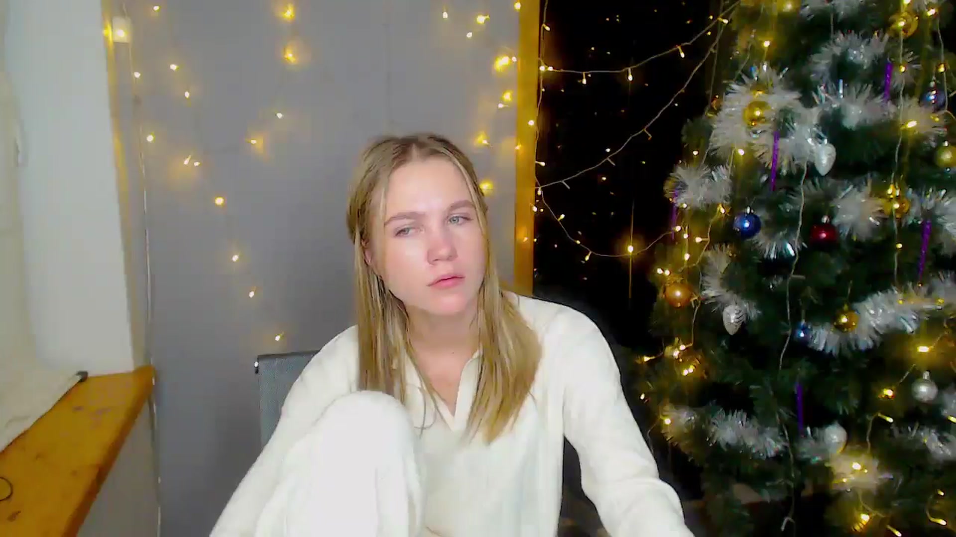 Gallery image thumbnail from Kate_Lewiss's myfreecams stream on, 12/16/2024, 12:56 image 17 of 20
