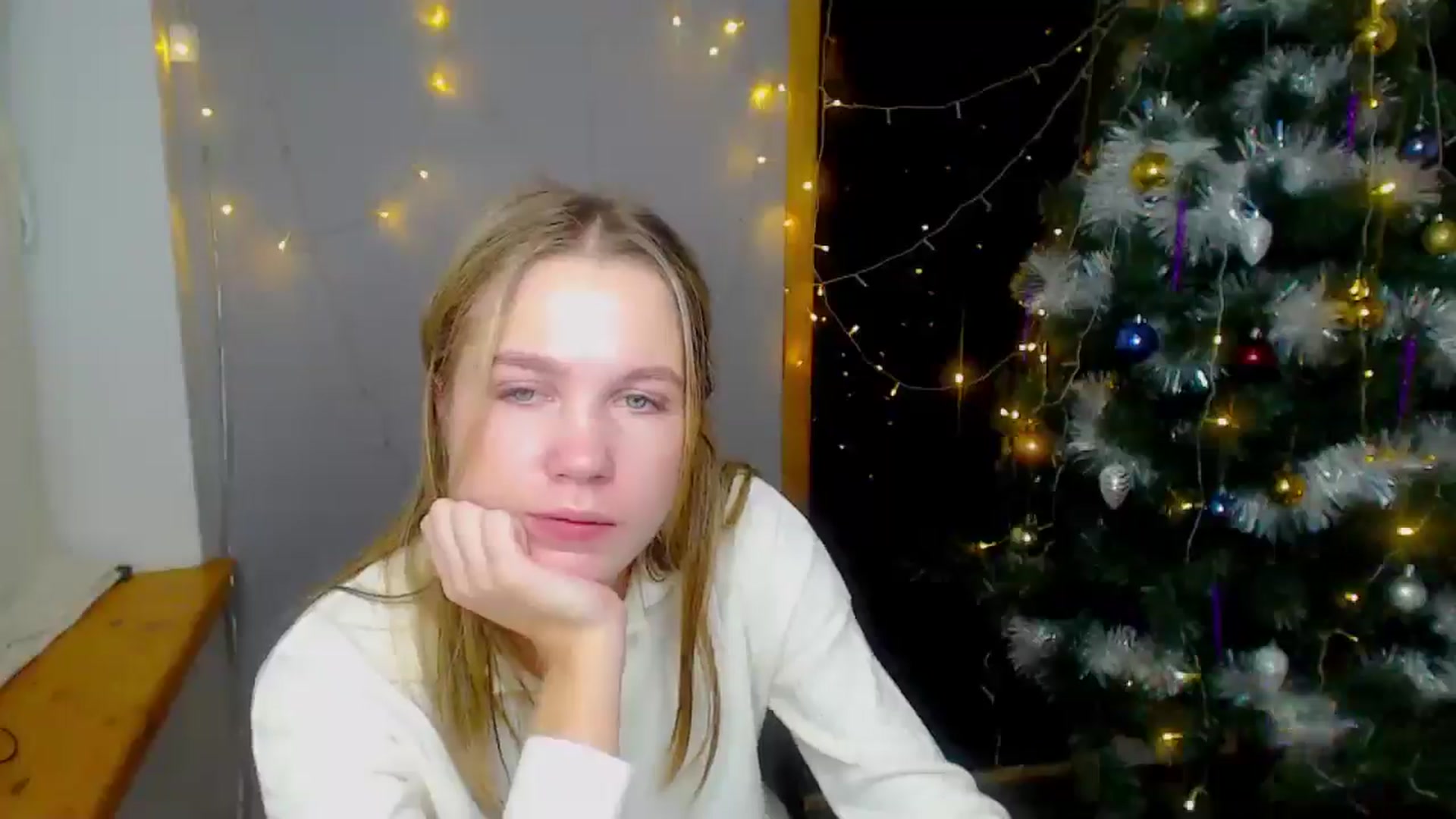 Gallery image thumbnail from Kate_Lewiss's myfreecams stream on, 12/16/2024, 13:15 image 6 of 20