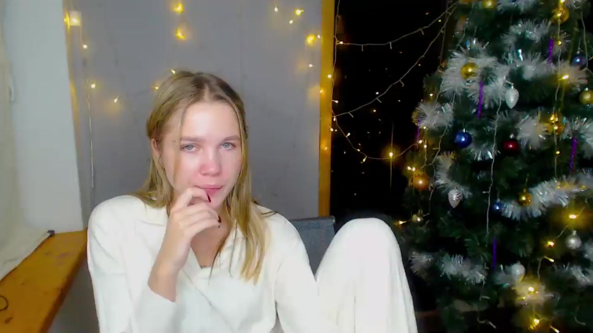 Gallery image thumbnail from Kate_Lewiss's myfreecams stream on, 12/16/2024, 13:55 image 6 of 20