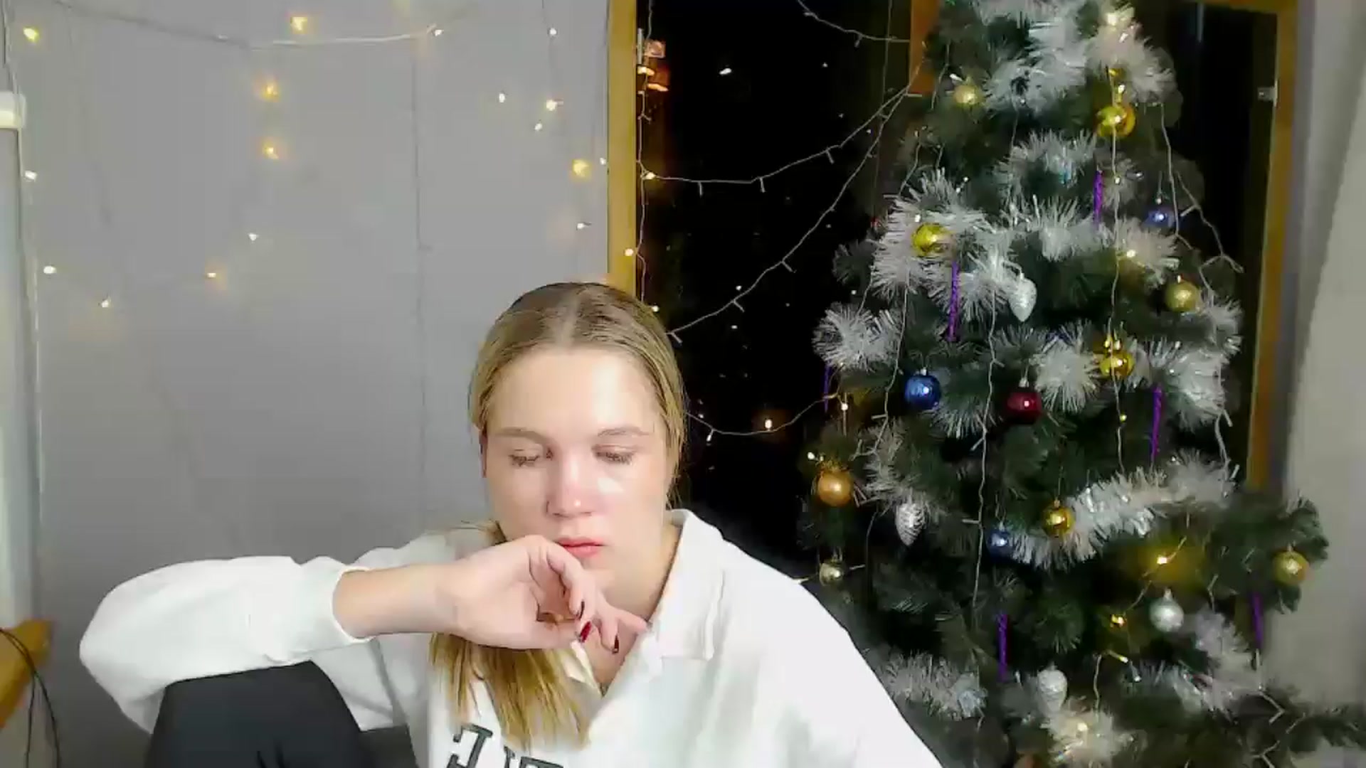 Gallery image thumbnail from Kate_Lewiss's myfreecams stream on, 12/19/2024, 09:23 image 16 of 20