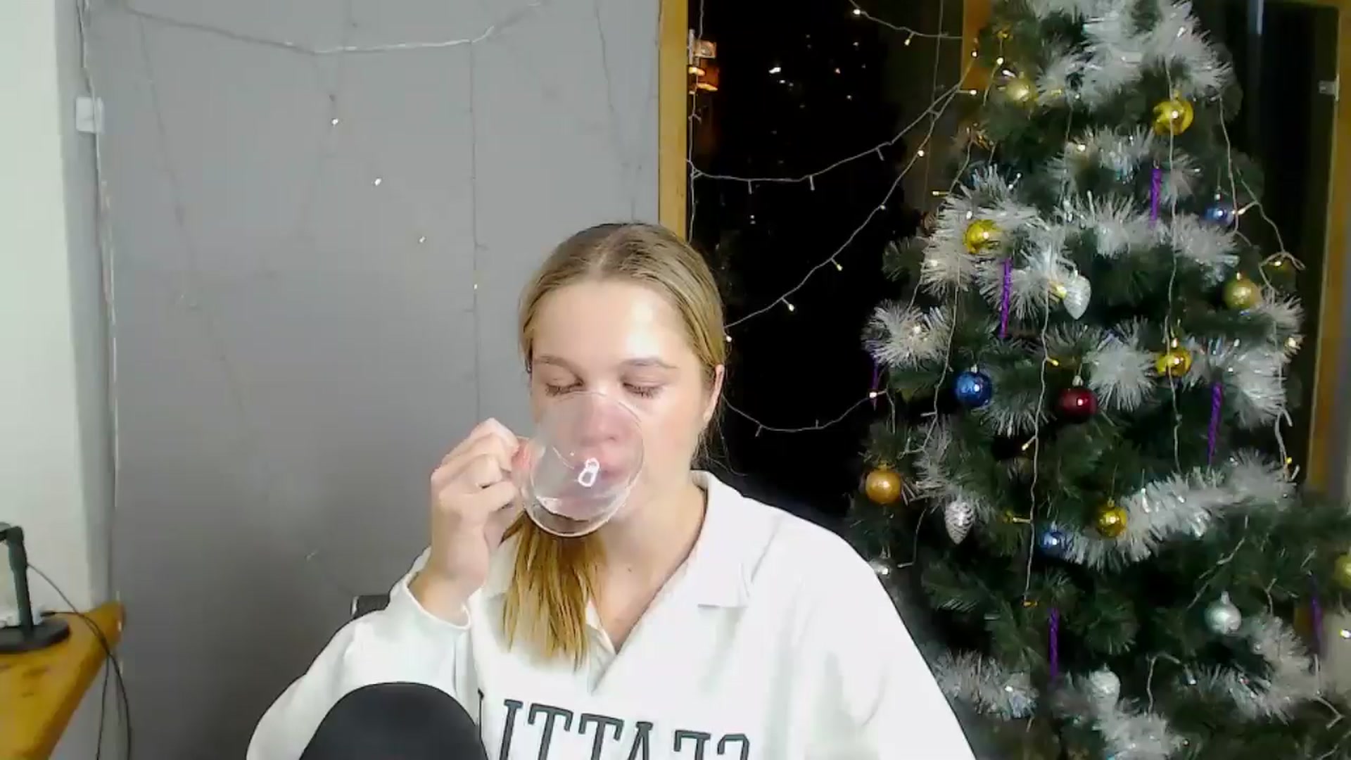 Gallery image thumbnail from Kate_Lewiss's myfreecams stream on, 12/19/2024, 10:53 image 6 of 20