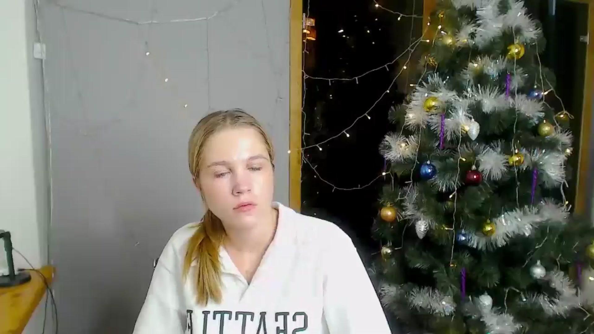 Gallery image thumbnail from Kate_Lewiss's myfreecams stream on, 12/19/2024, 11:29 image 16 of 20