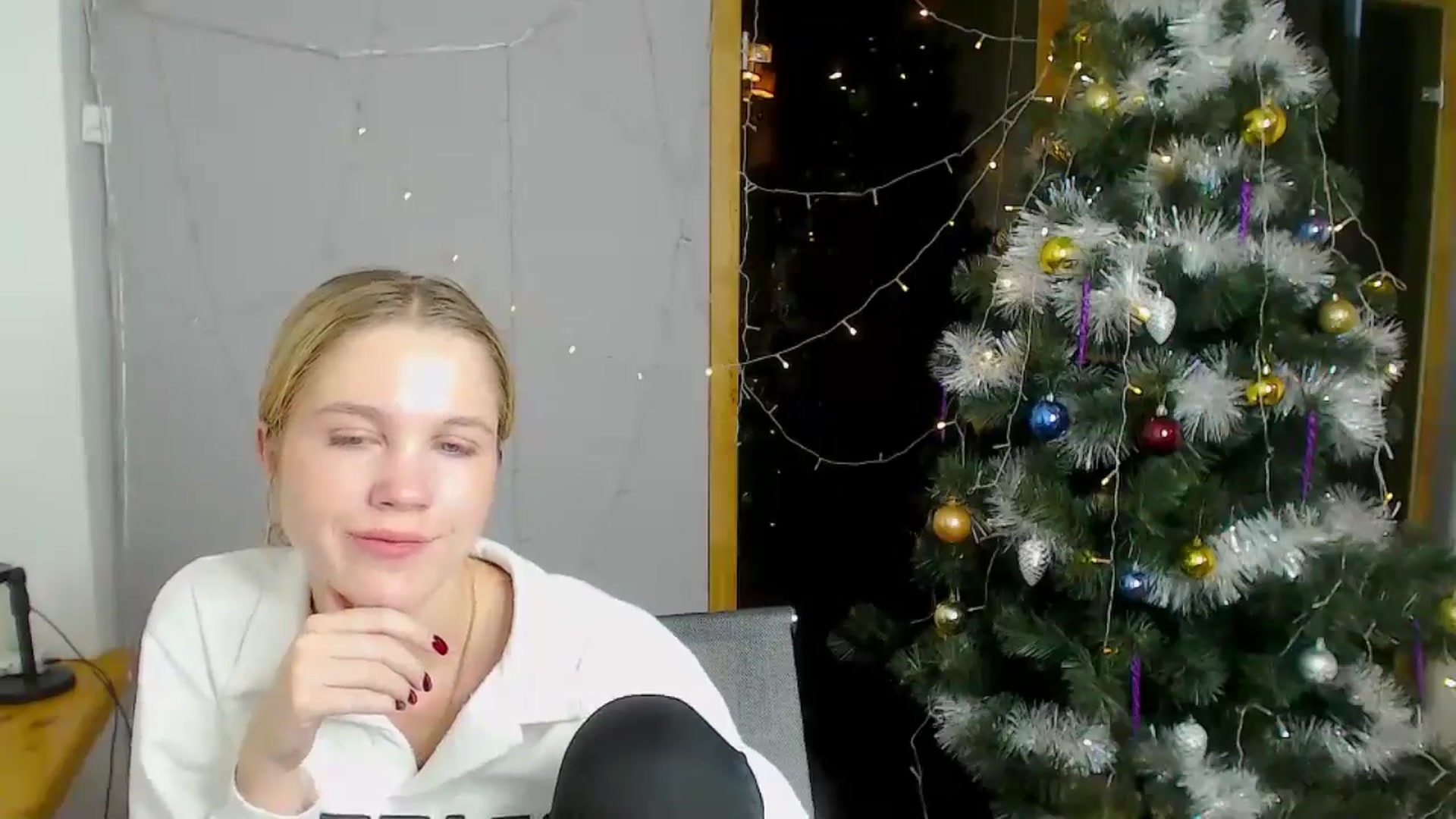 Gallery image thumbnail from Kate_Lewiss's myfreecams stream on, 12/19/2024, 11:29 image 10 of 20