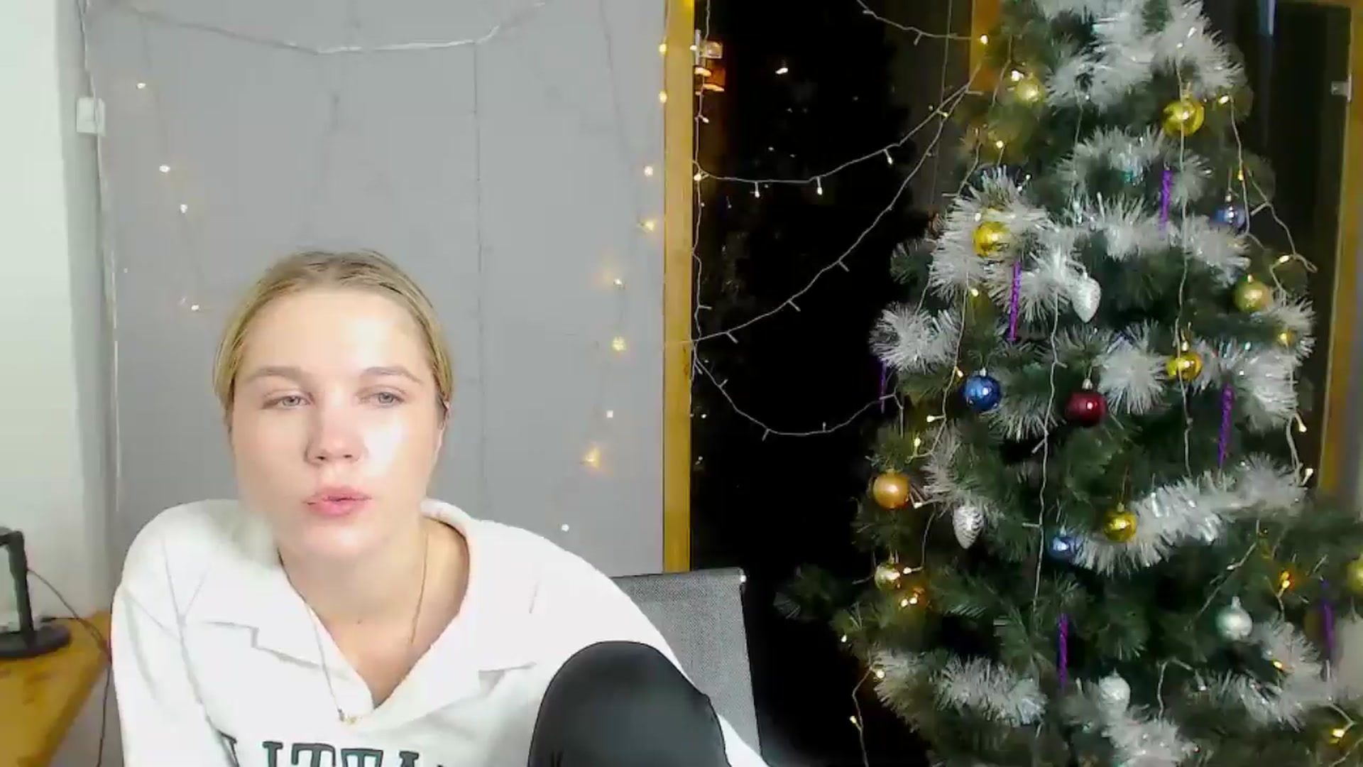 Gallery image thumbnail from Kate_Lewiss's myfreecams stream on, 12/19/2024, 11:29 image 7 of 20