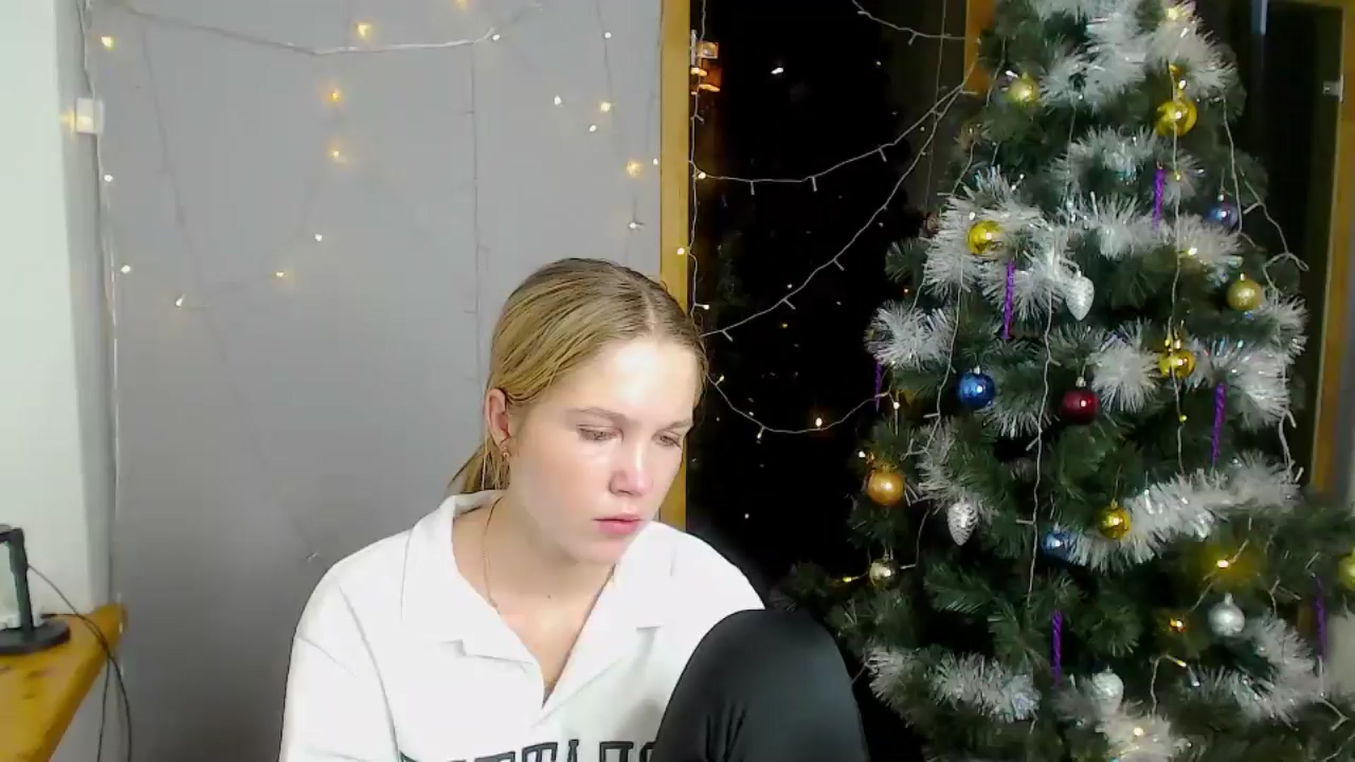 Gallery image thumbnail from Kate_Lewiss's myfreecams stream on, 12/19/2024, 11:29 image 15 of 20