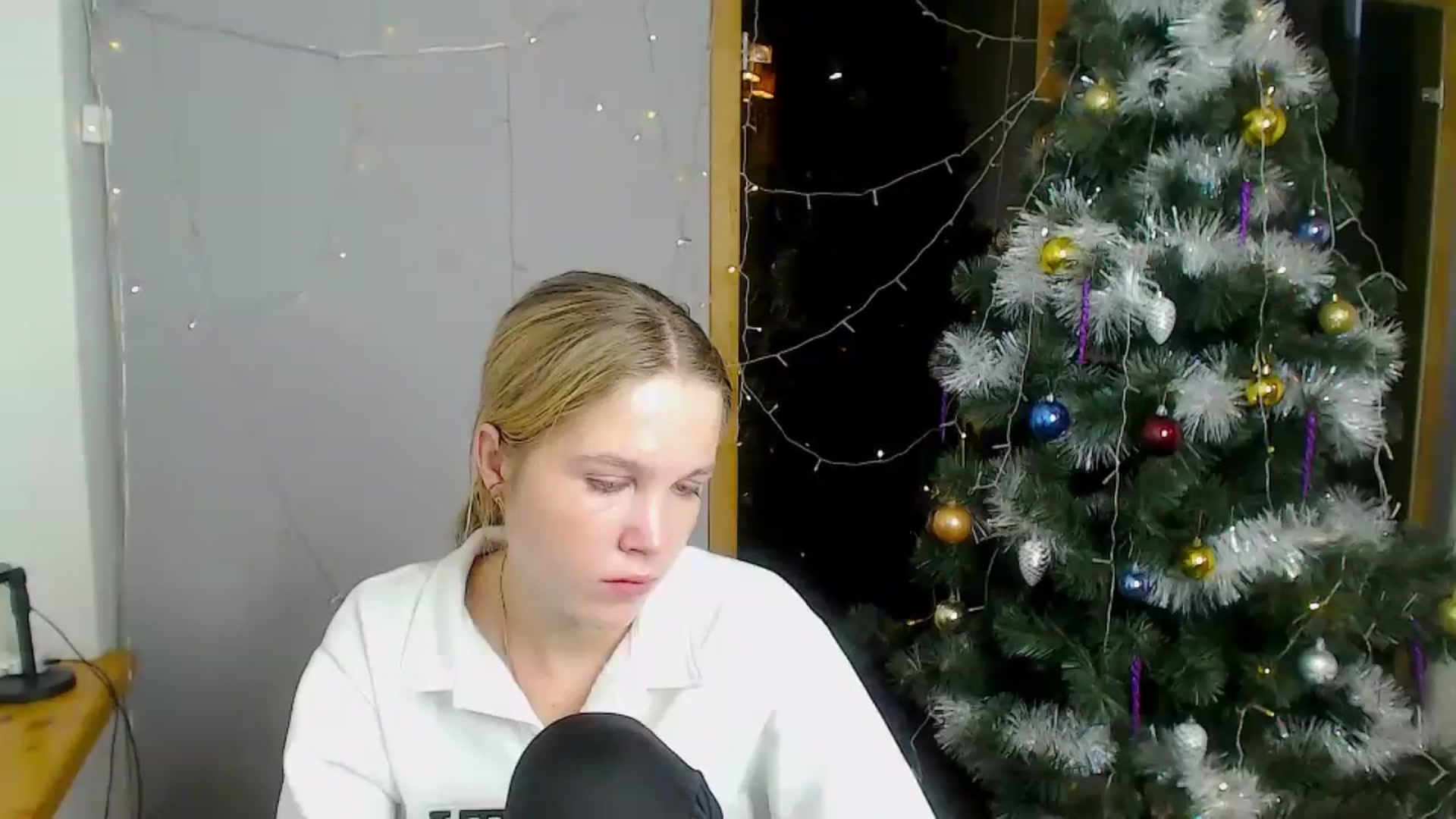 Gallery image thumbnail from Kate_Lewiss's myfreecams stream on, 12/19/2024, 11:29 image 12 of 20