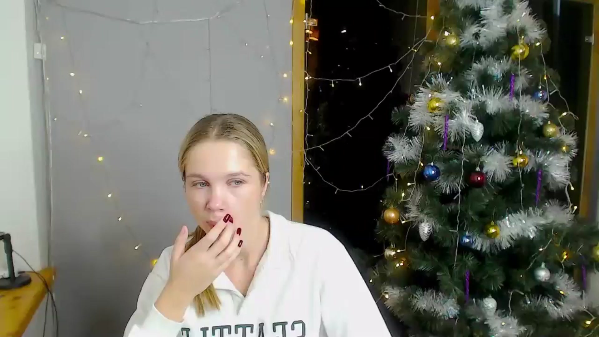 Gallery image thumbnail from Kate_Lewiss's myfreecams stream on, 12/19/2024, 11:29 image 17 of 20