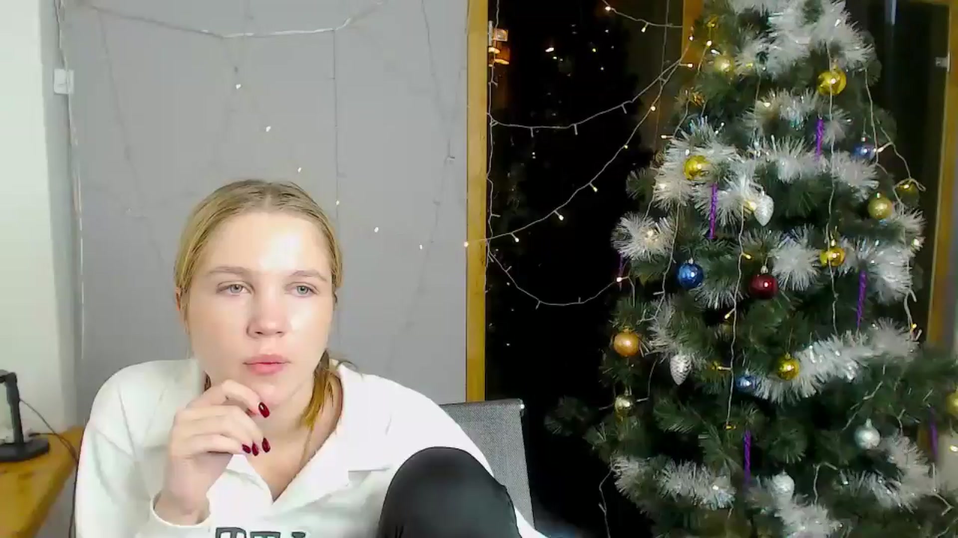 Gallery image thumbnail from Kate_Lewiss's myfreecams stream on, 12/19/2024, 11:29 image 4 of 20