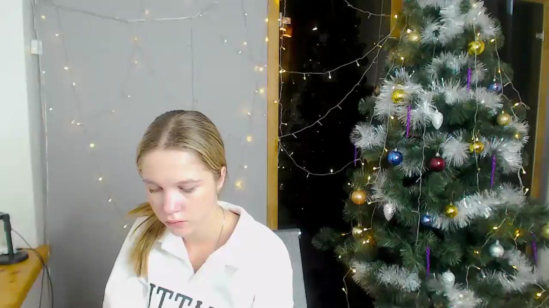 Gallery image thumbnail from Kate_Lewiss's myfreecams stream on, 12/19/2024, 11:29 image 19 of 20