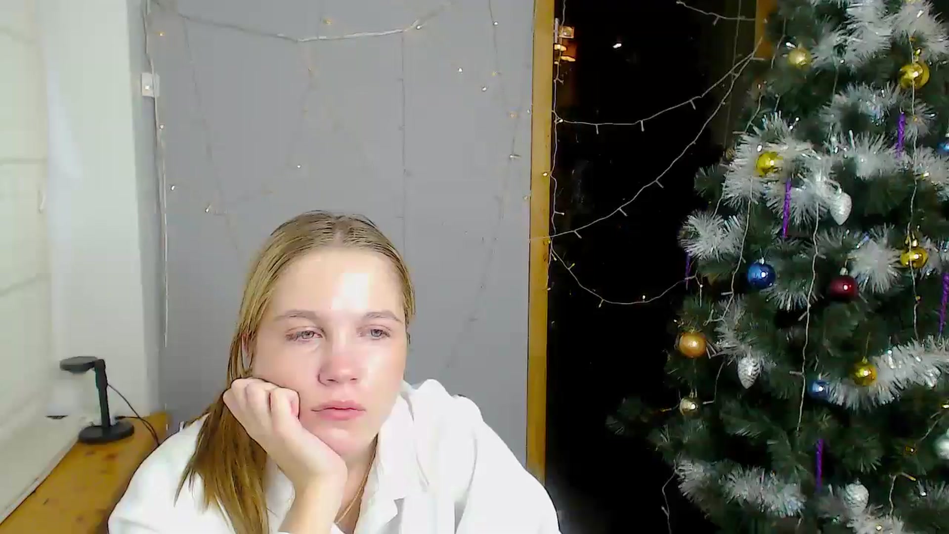 Gallery image thumbnail from Kate_Lewiss's myfreecams stream on, 12/19/2024, 12:01 image 17 of 20