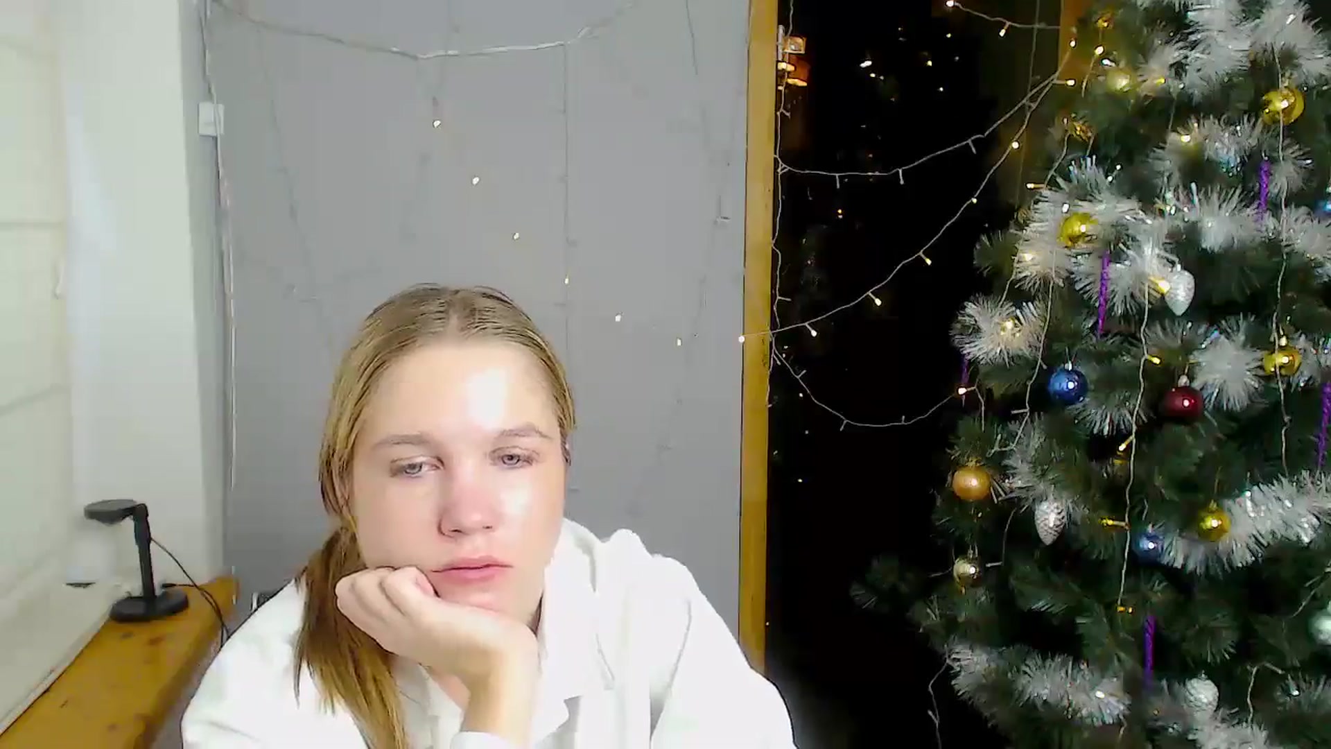 Gallery image thumbnail from Kate_Lewiss's myfreecams stream on, 12/19/2024, 12:01 image 11 of 20