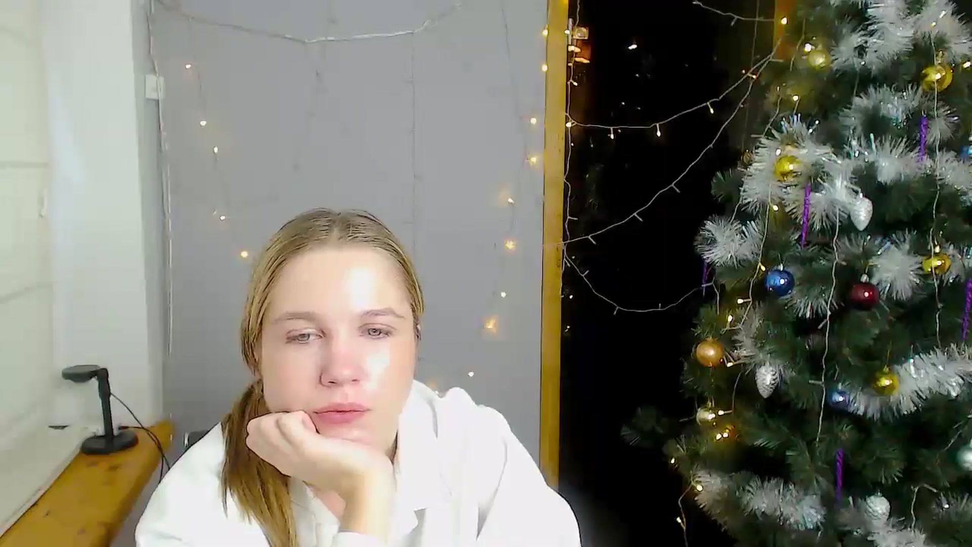 Gallery image thumbnail from Kate_Lewiss's myfreecams stream on, 12/19/2024, 12:01 image 9 of 20