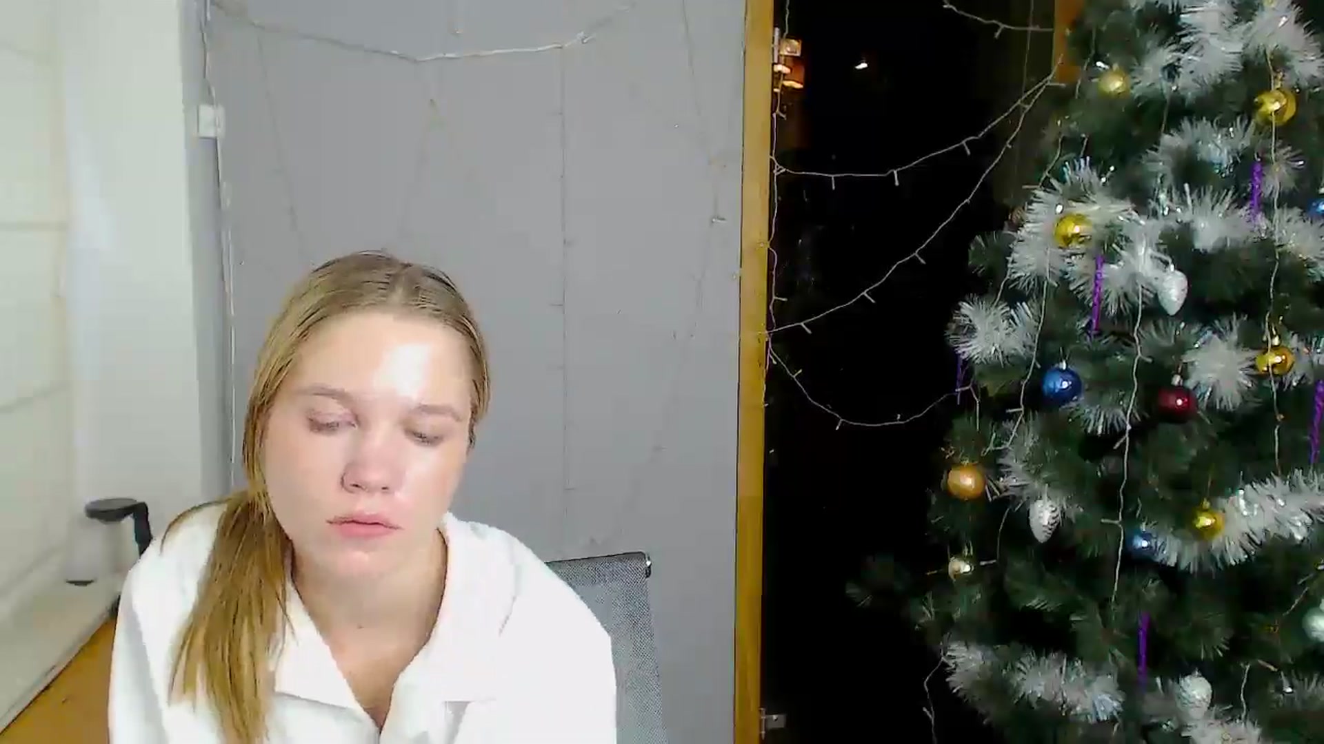 Gallery image thumbnail from Kate_Lewiss's myfreecams stream on, 12/19/2024, 12:01 image 19 of 20