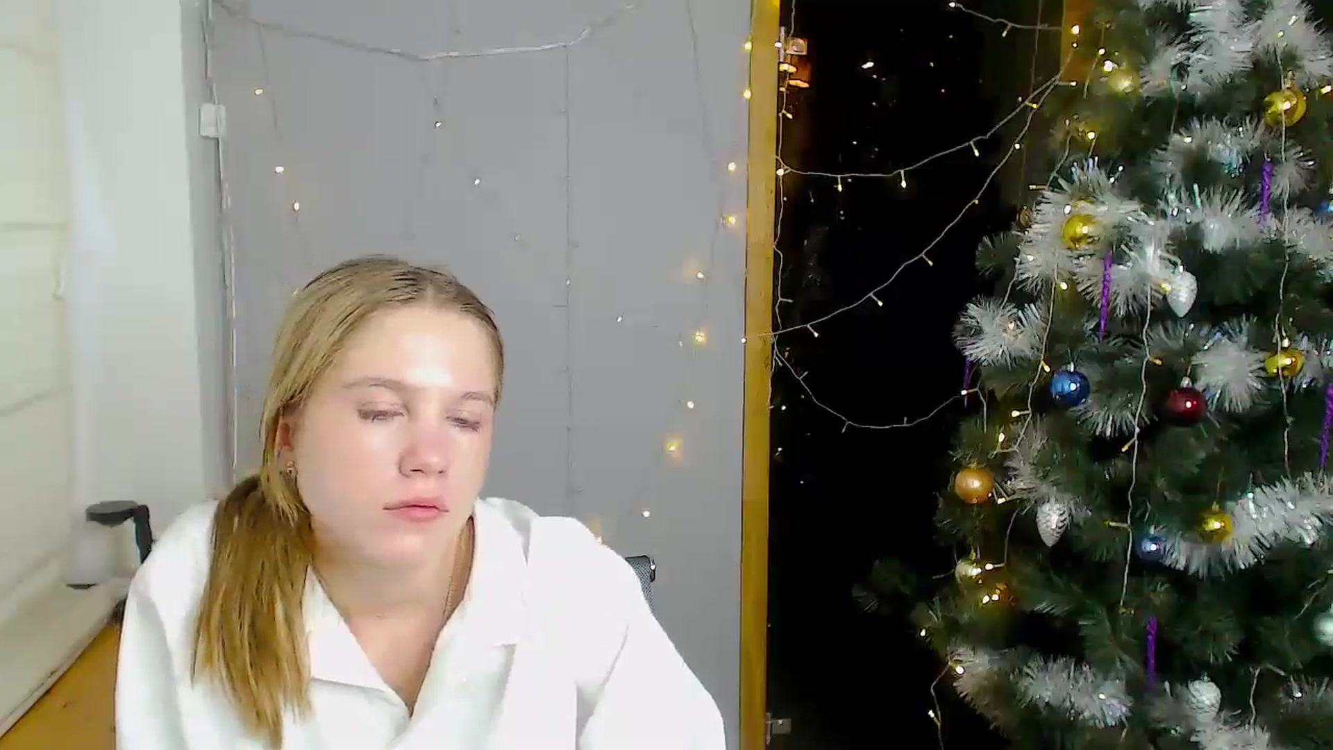 Gallery image thumbnail from Kate_Lewiss's myfreecams stream on, 12/19/2024, 12:01 image 18 of 20