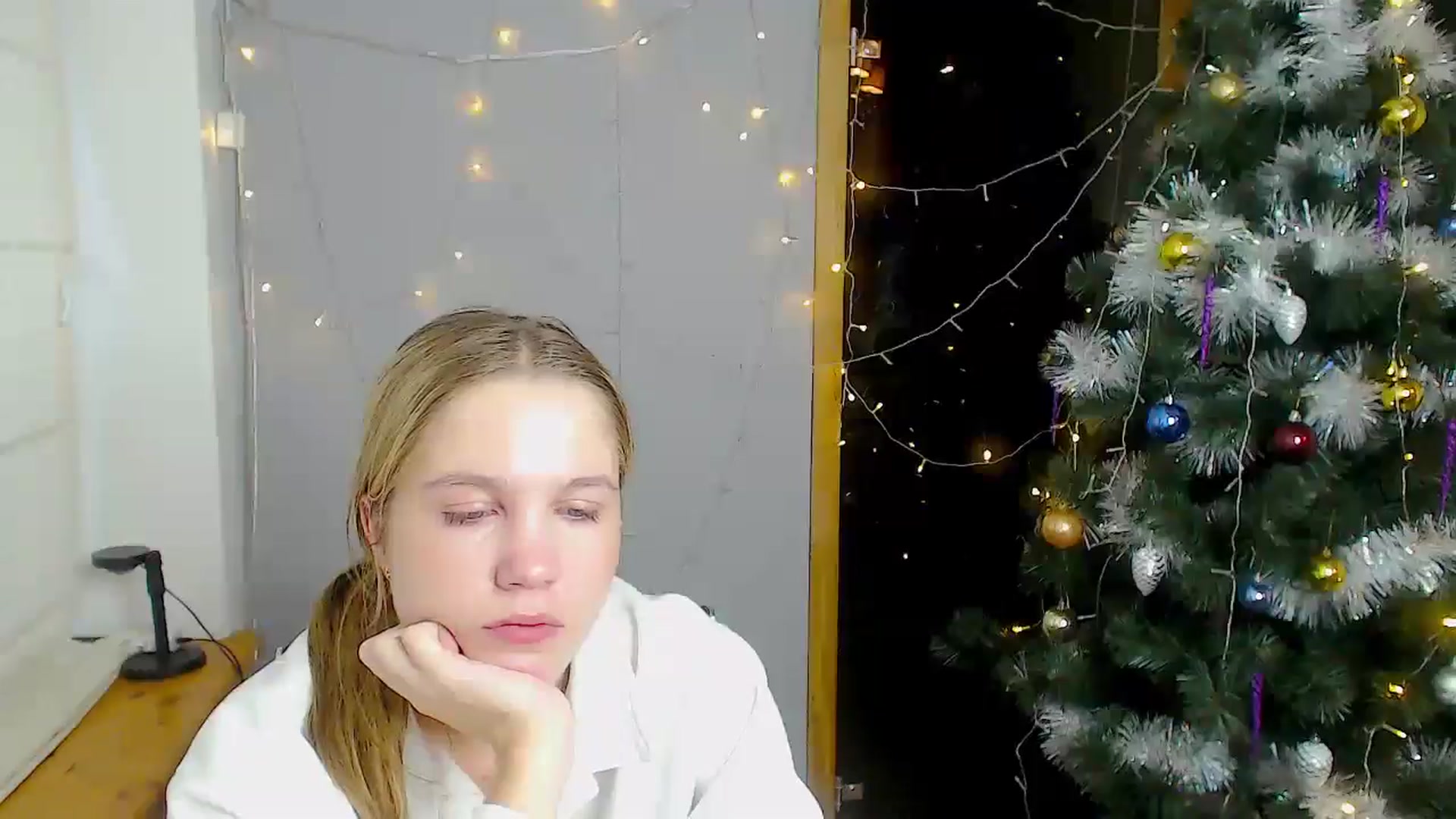Gallery image thumbnail from Kate_Lewiss's myfreecams stream on, 12/19/2024, 12:01 image 3 of 20