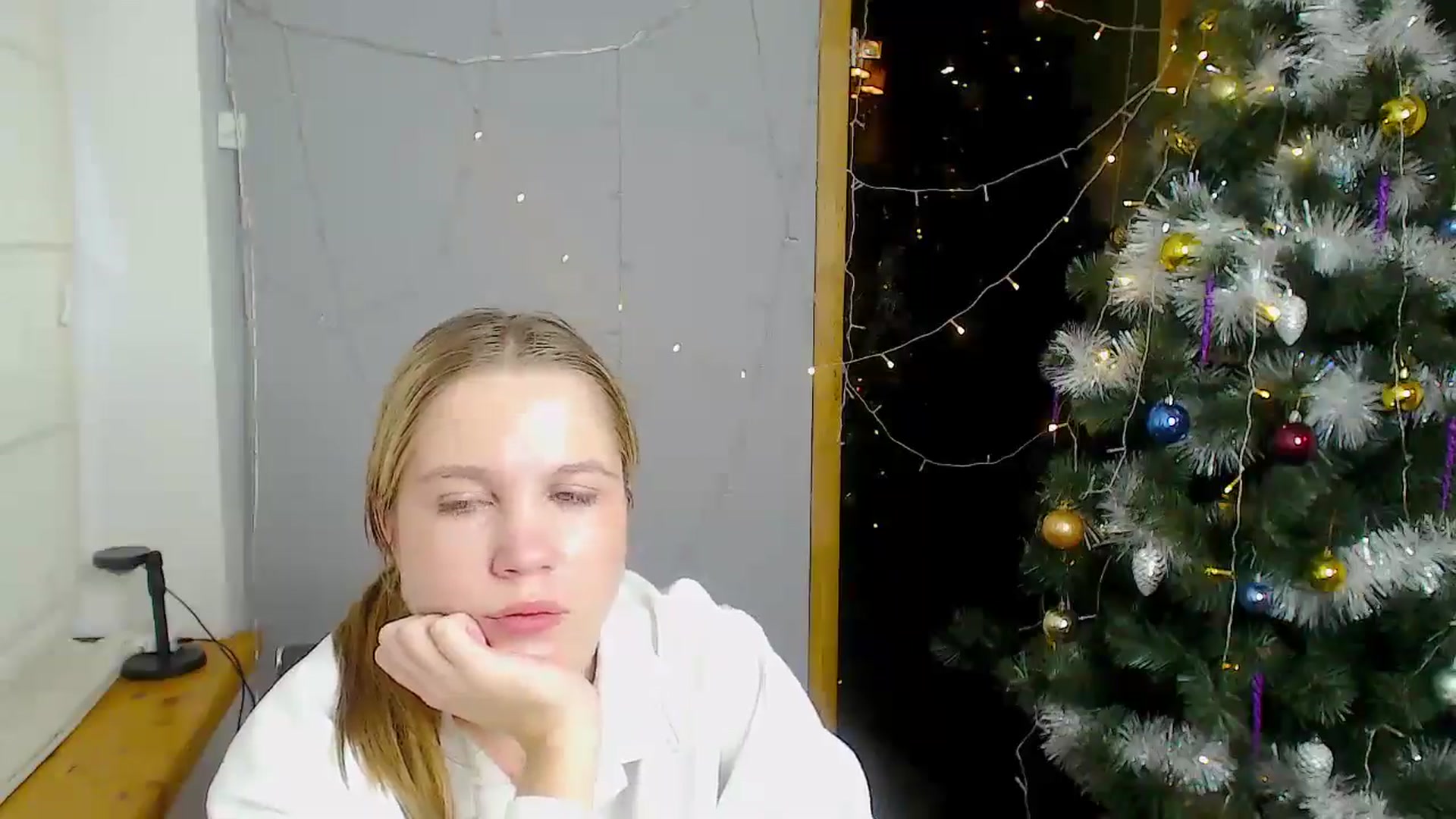 Gallery image thumbnail from Kate_Lewiss's myfreecams stream on, 12/19/2024, 12:01 image 8 of 20
