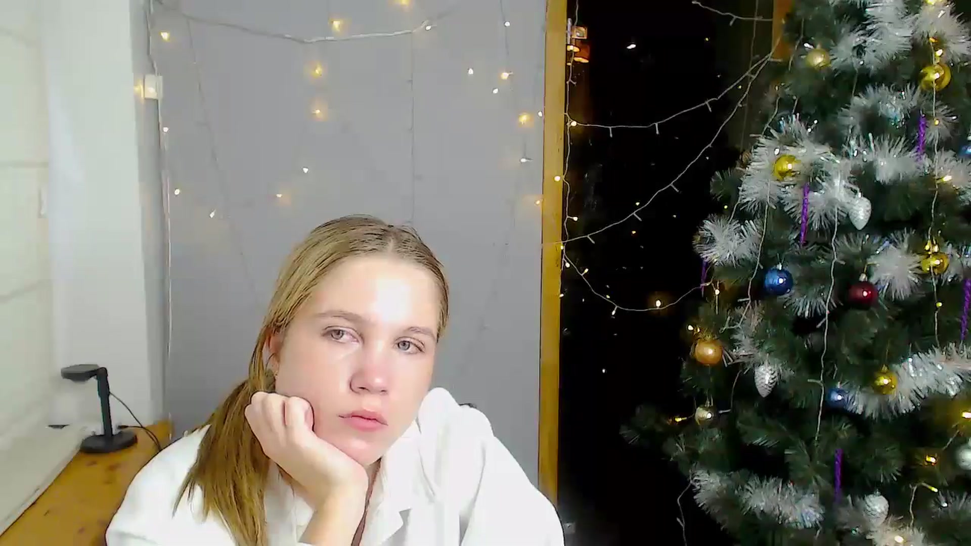 Gallery image thumbnail from Kate_Lewiss's myfreecams stream on, 12/19/2024, 12:01 image 15 of 20
