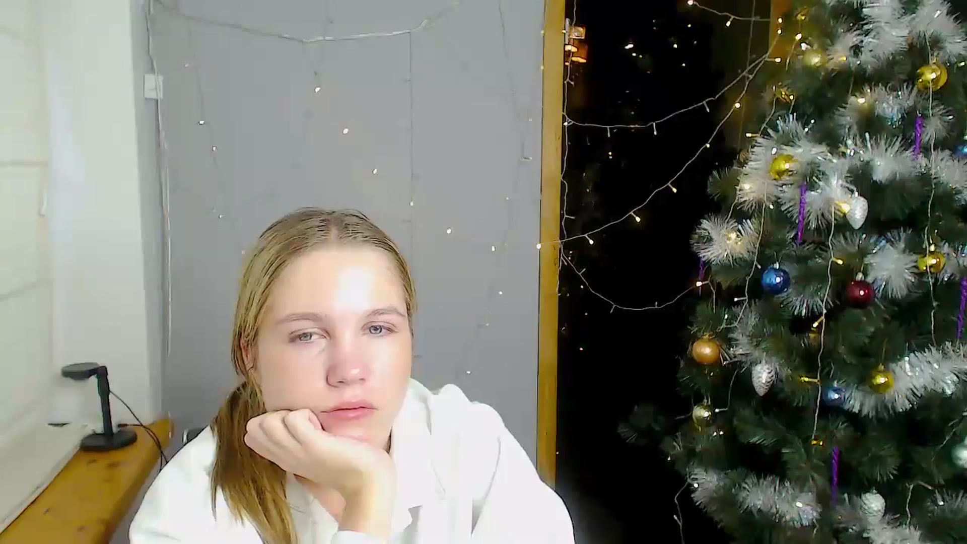 Gallery image thumbnail from Kate_Lewiss's myfreecams stream on, 12/19/2024, 12:01 image 10 of 20