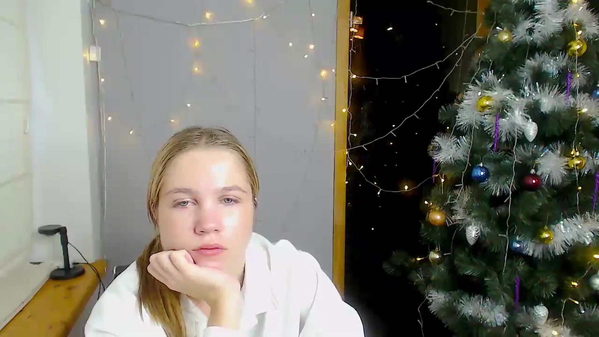 Gallery image thumbnail from Kate_Lewiss's myfreecams stream on, 12/19/2024, 12:01 image 7 of 20