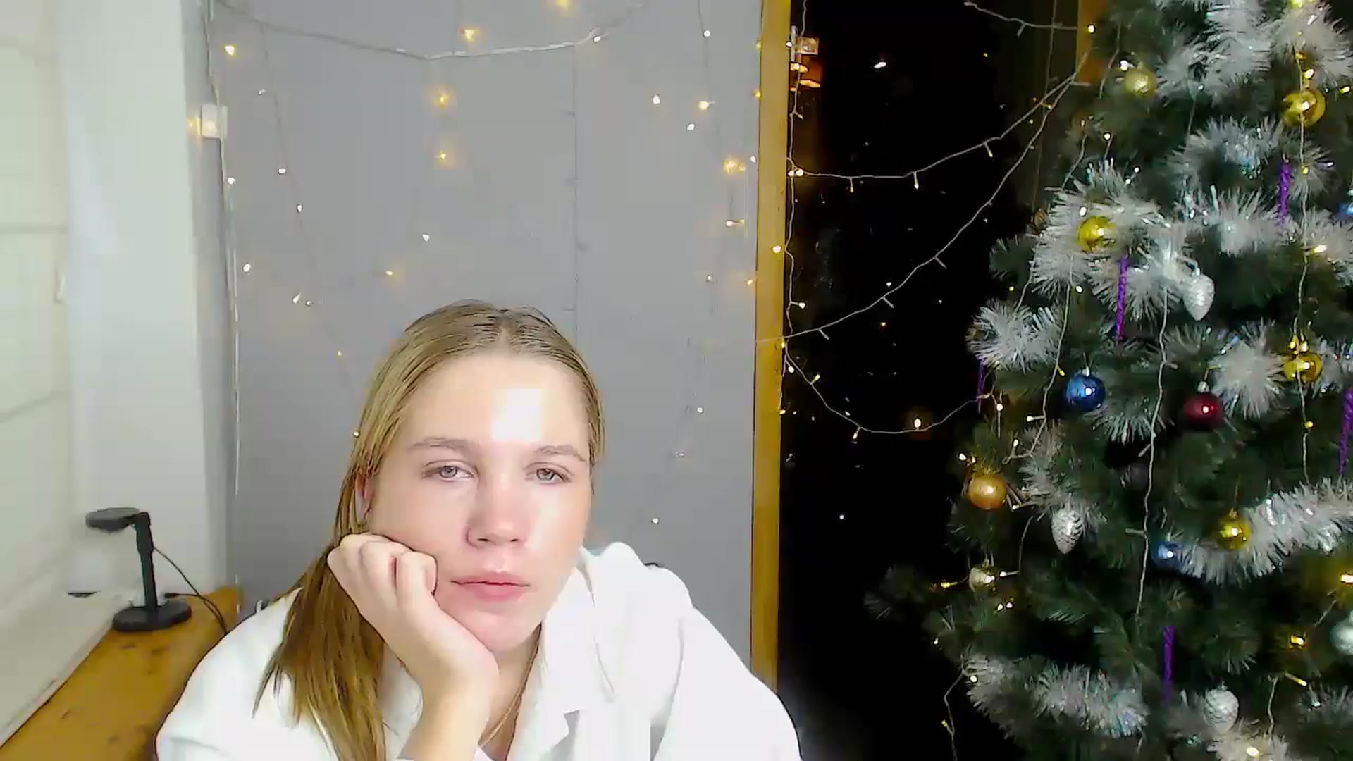 Gallery image thumbnail from Kate_Lewiss's myfreecams stream on, 12/19/2024, 12:01 image 16 of 20