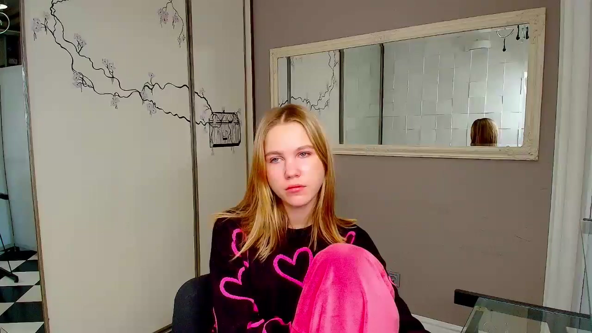 Gallery image thumbnail from Kate_Lewiss's myfreecams stream on, 12/23/2024, 07:18 image 1 of 20