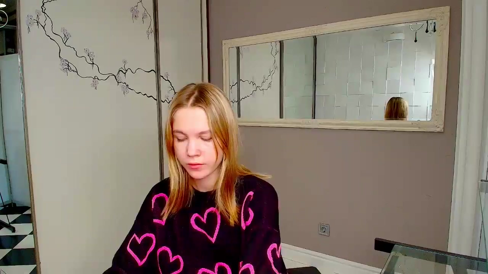 Gallery image thumbnail from Kate_Lewiss's myfreecams stream on, 12/23/2024, 07:18 image 18 of 20
