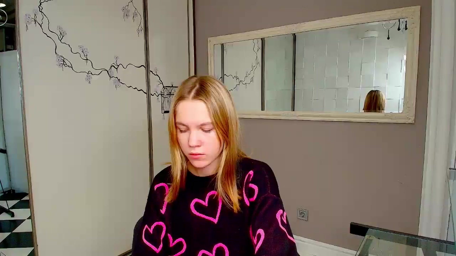 Gallery image thumbnail from Kate_Lewiss's myfreecams stream on, 12/23/2024, 07:18 image 10 of 20