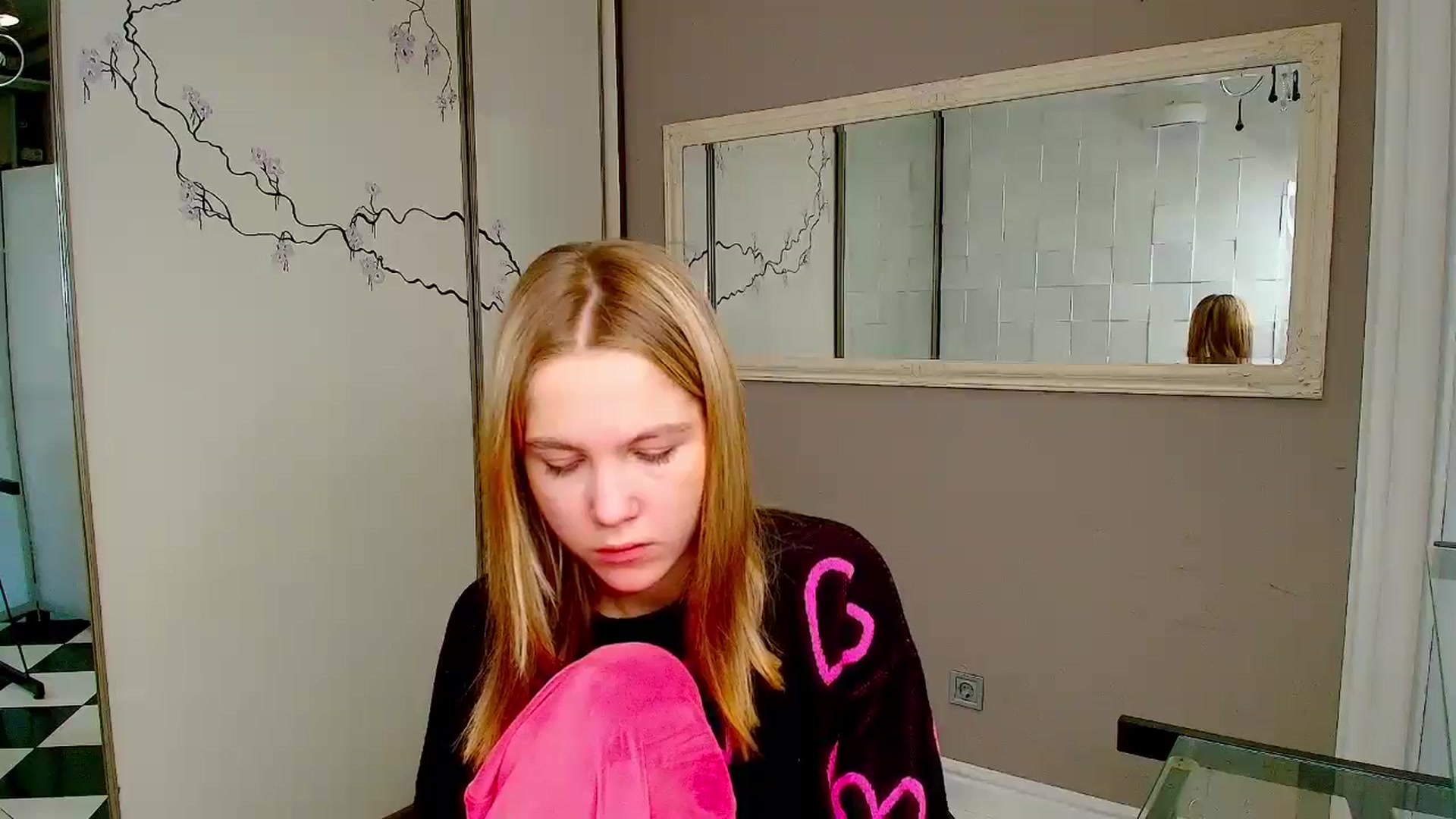 Gallery image thumbnail from Kate_Lewiss's myfreecams stream on, 12/23/2024, 09:27 image 5 of 20
