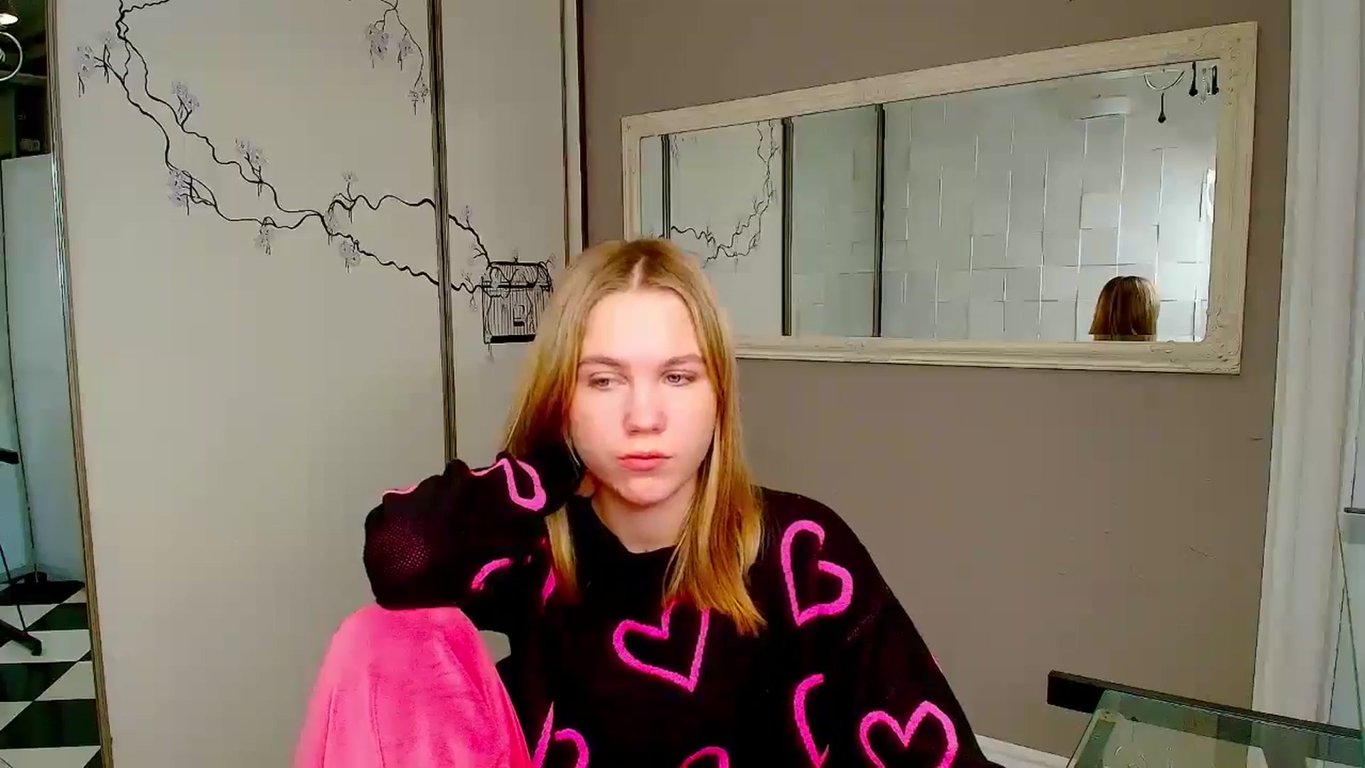 Gallery image thumbnail from Kate_Lewiss's myfreecams stream on, 12/23/2024, 09:27 image 7 of 20