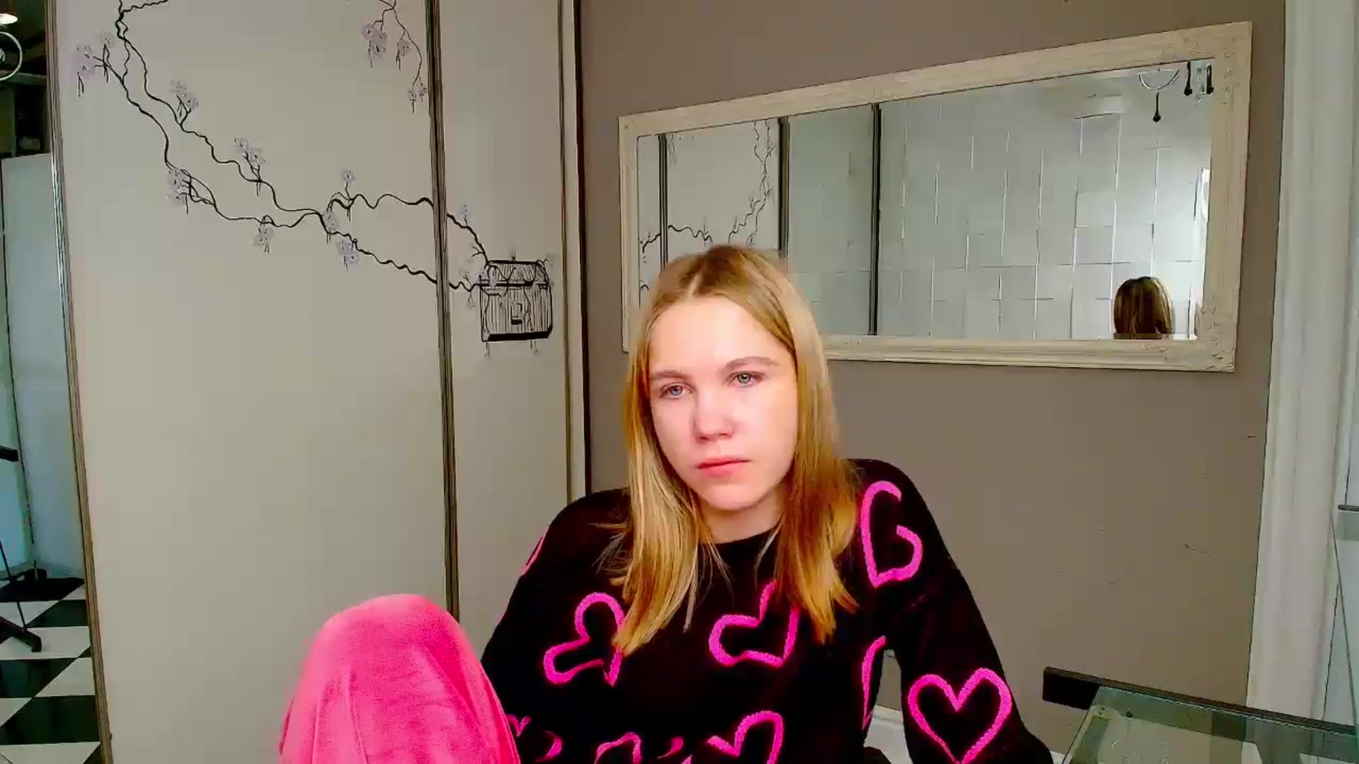 Gallery image thumbnail from Kate_Lewiss's myfreecams stream on, 12/23/2024, 09:27 image 4 of 20