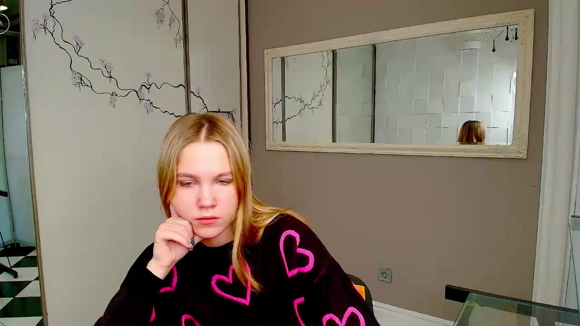 Gallery image thumbnail from Kate_Lewiss's myfreecams stream on, 12/23/2024, 09:27 image 10 of 20