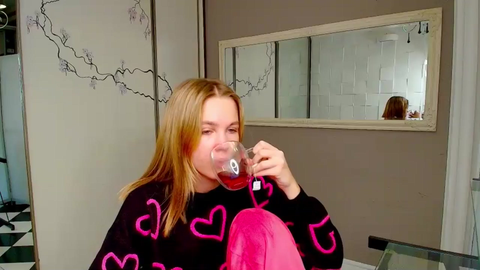 Gallery image thumbnail from Kate_Lewiss's myfreecams stream on, 12/23/2024, 10:49 image 6 of 20