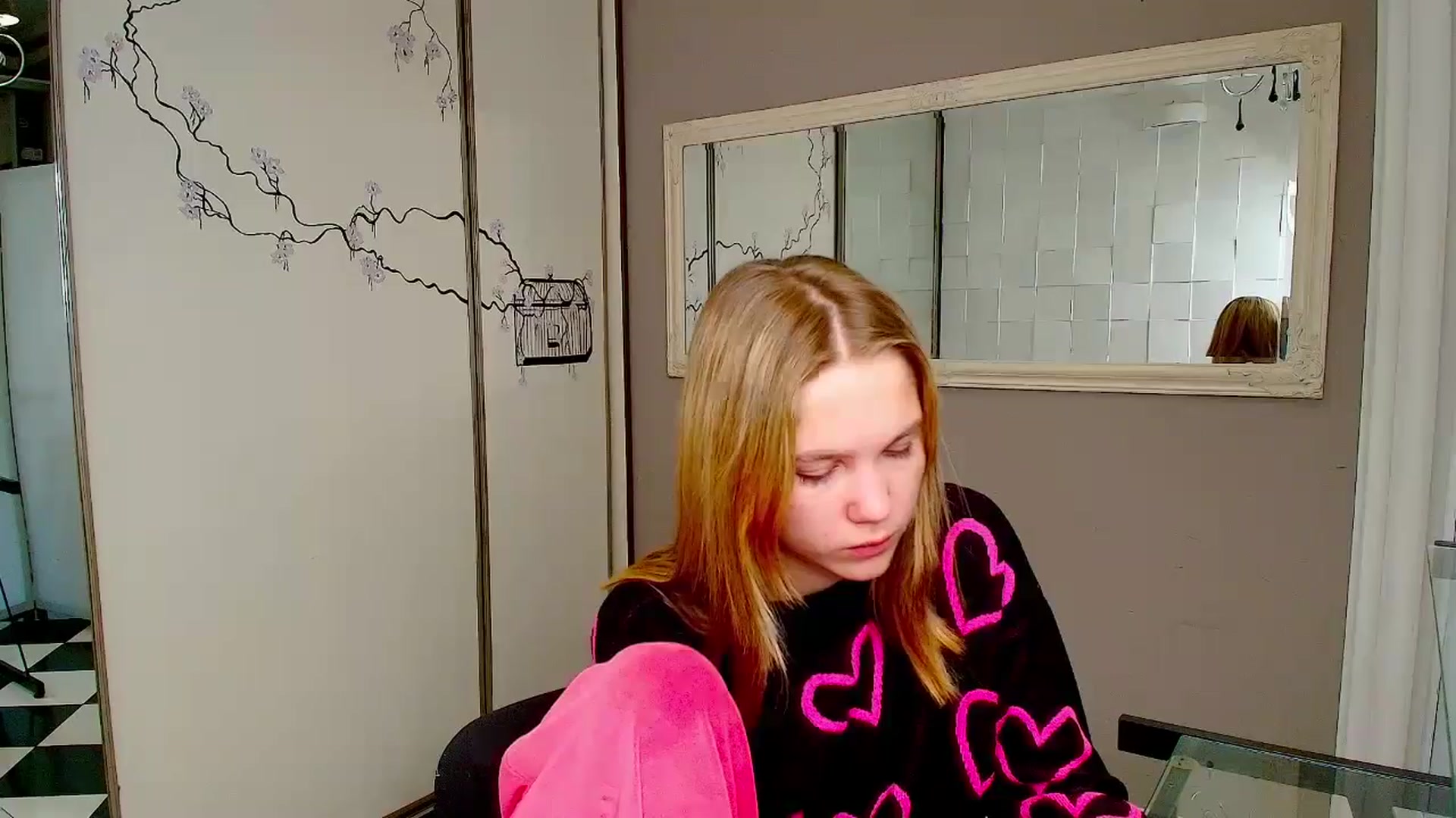 Gallery image thumbnail from Kate_Lewiss's myfreecams stream on, 12/23/2024, 10:49 image 14 of 20