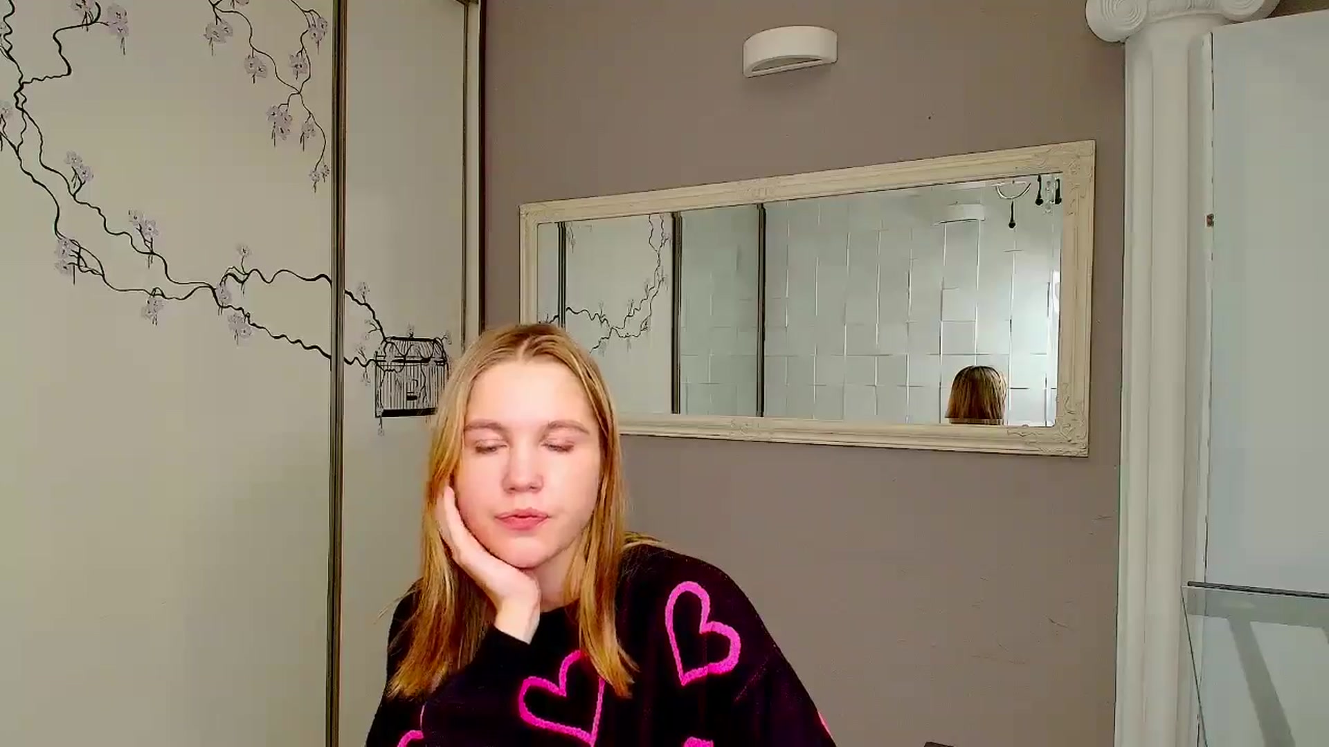 Gallery image thumbnail from Kate_Lewiss's myfreecams stream on, 12/23/2024, 11:53 image 18 of 20