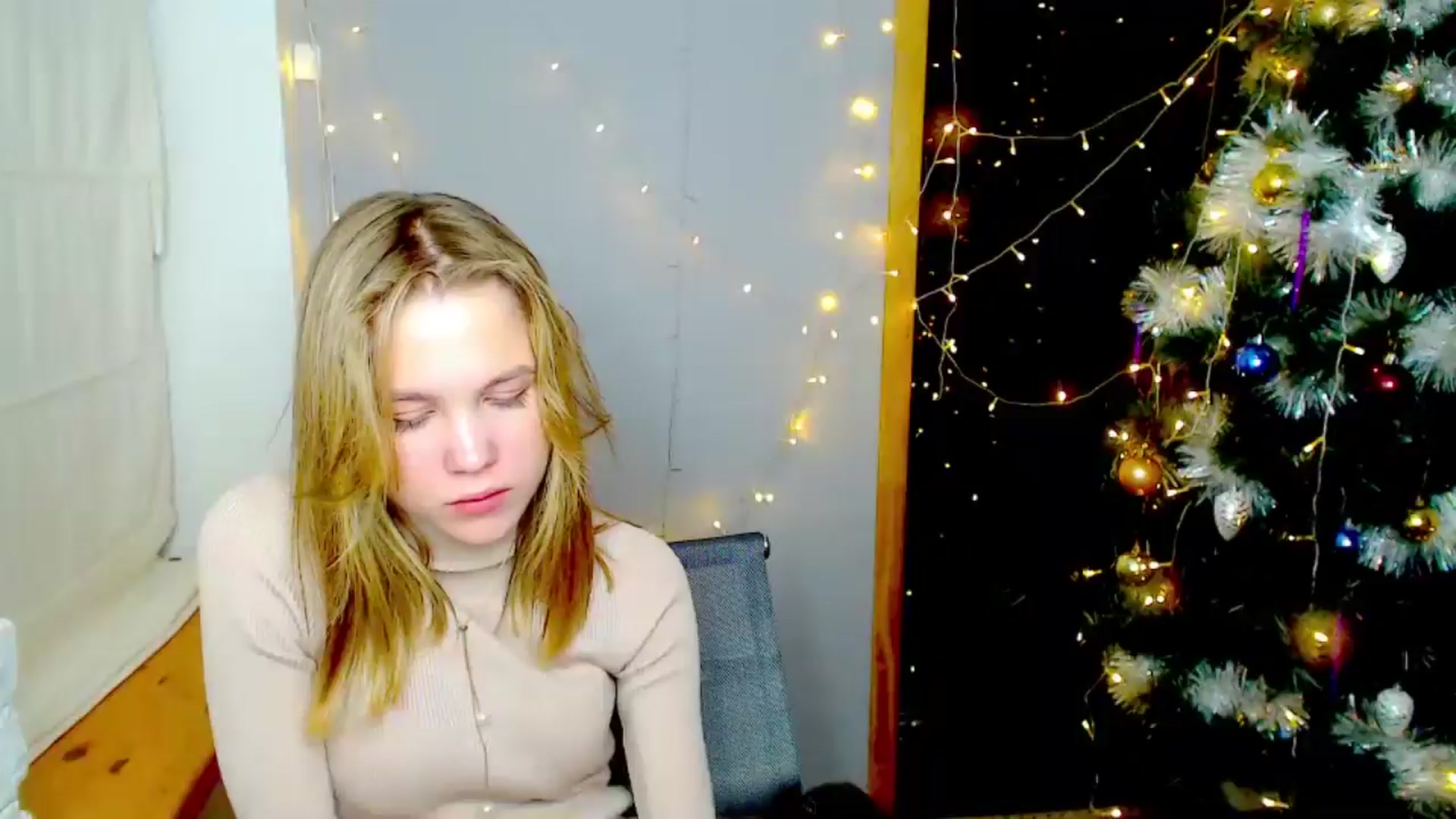 Gallery image thumbnail from Kate_Lewiss's myfreecams stream on, 12/25/2024, 16:33 image 18 of 20