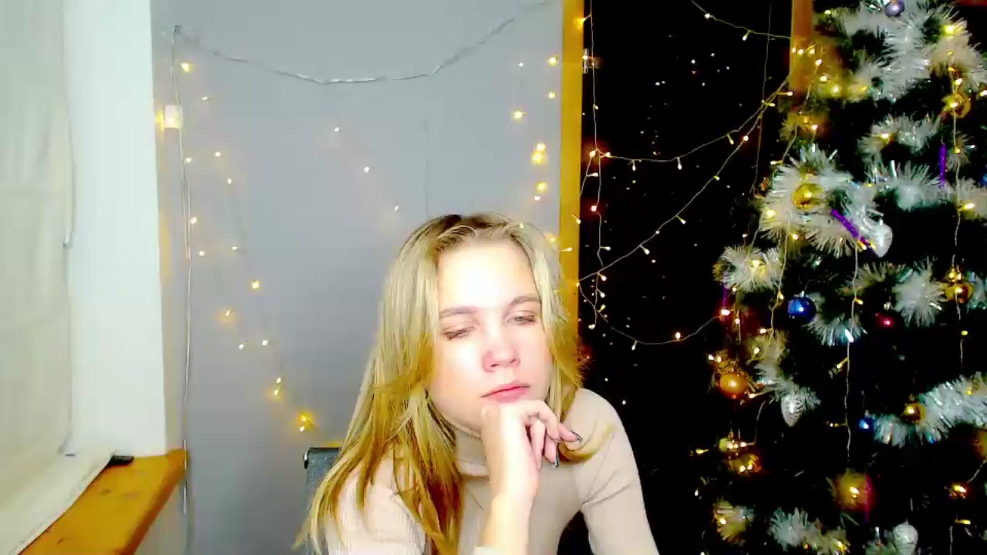Gallery image thumbnail from Kate_Lewiss's myfreecams stream on, 12/25/2024, 18:03 image 14 of 20