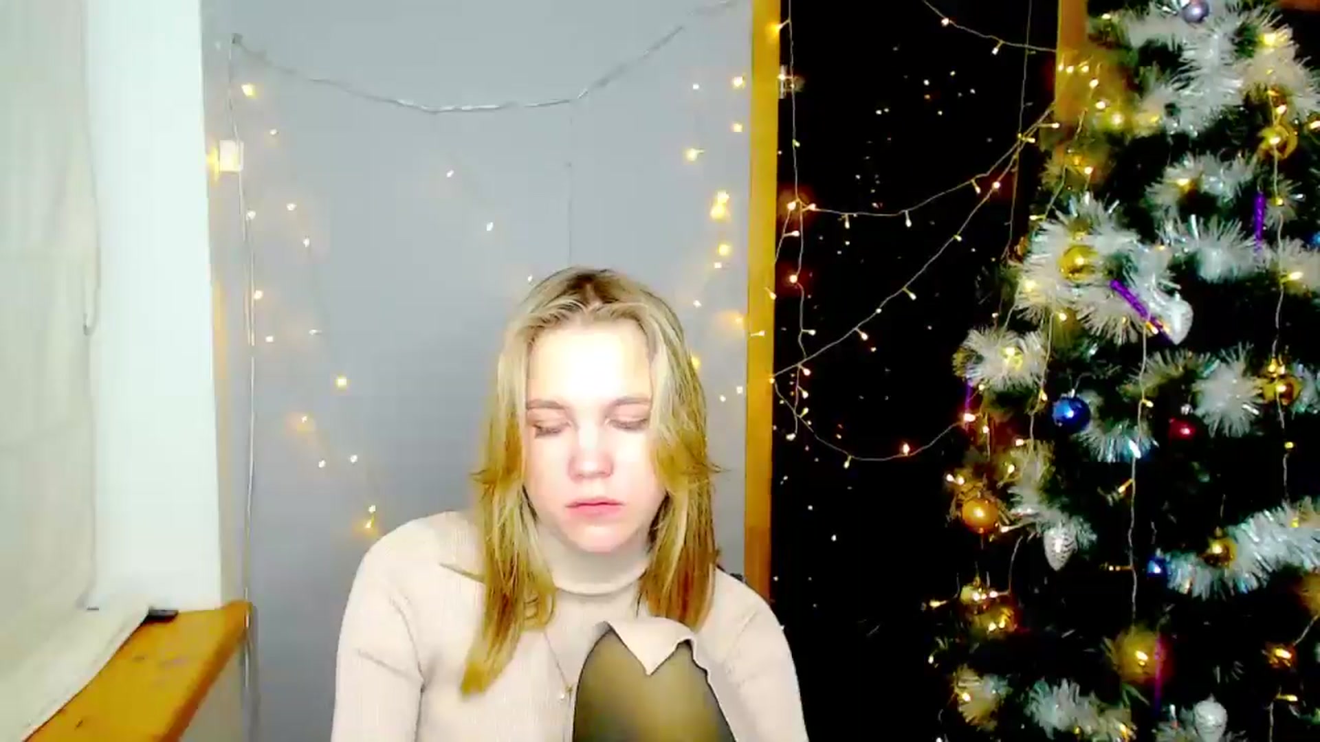 Gallery image thumbnail from Kate_Lewiss's myfreecams stream on, 12/25/2024, 18:03 image 2 of 20