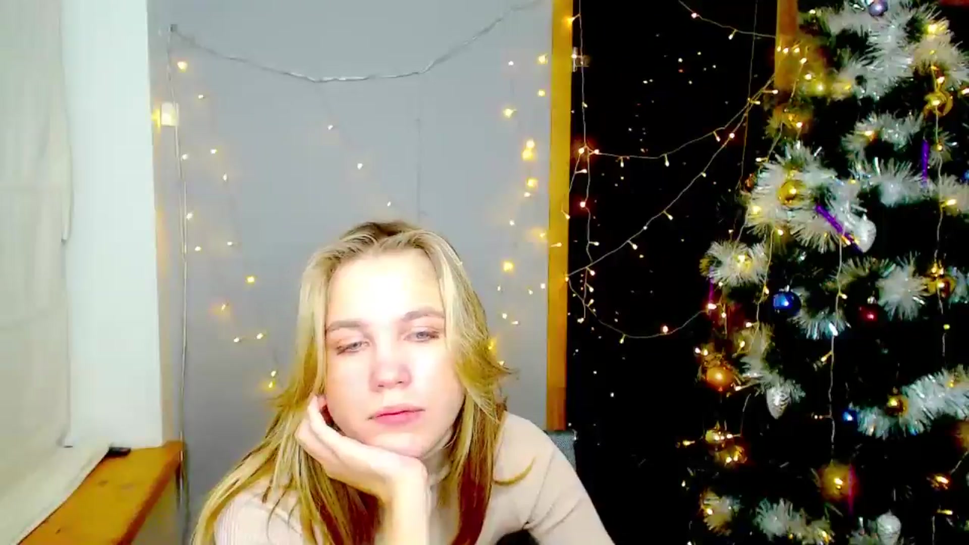 Gallery image thumbnail from Kate_Lewiss's myfreecams stream on, 12/25/2024, 18:03 image 17 of 20