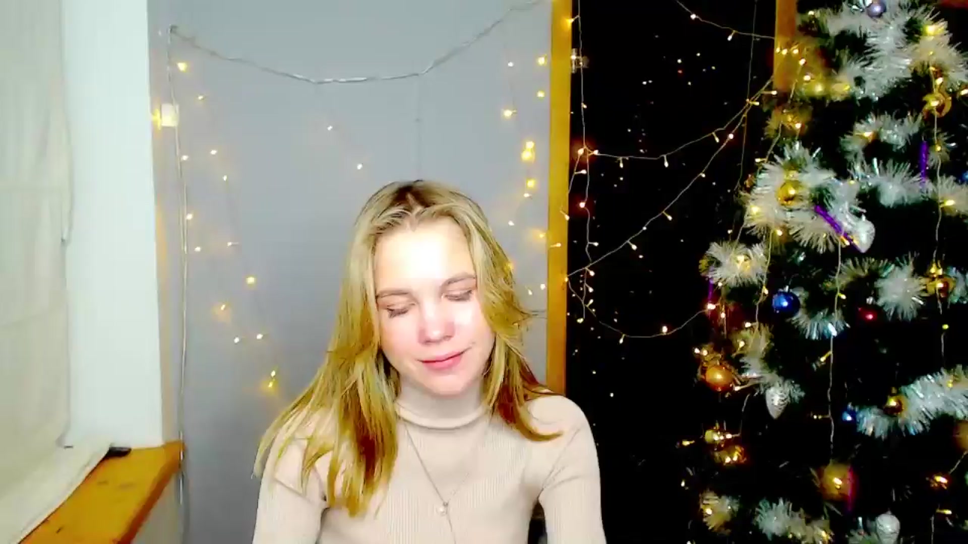 Gallery image thumbnail from Kate_Lewiss's myfreecams stream on, 12/25/2024, 18:03 image 15 of 20