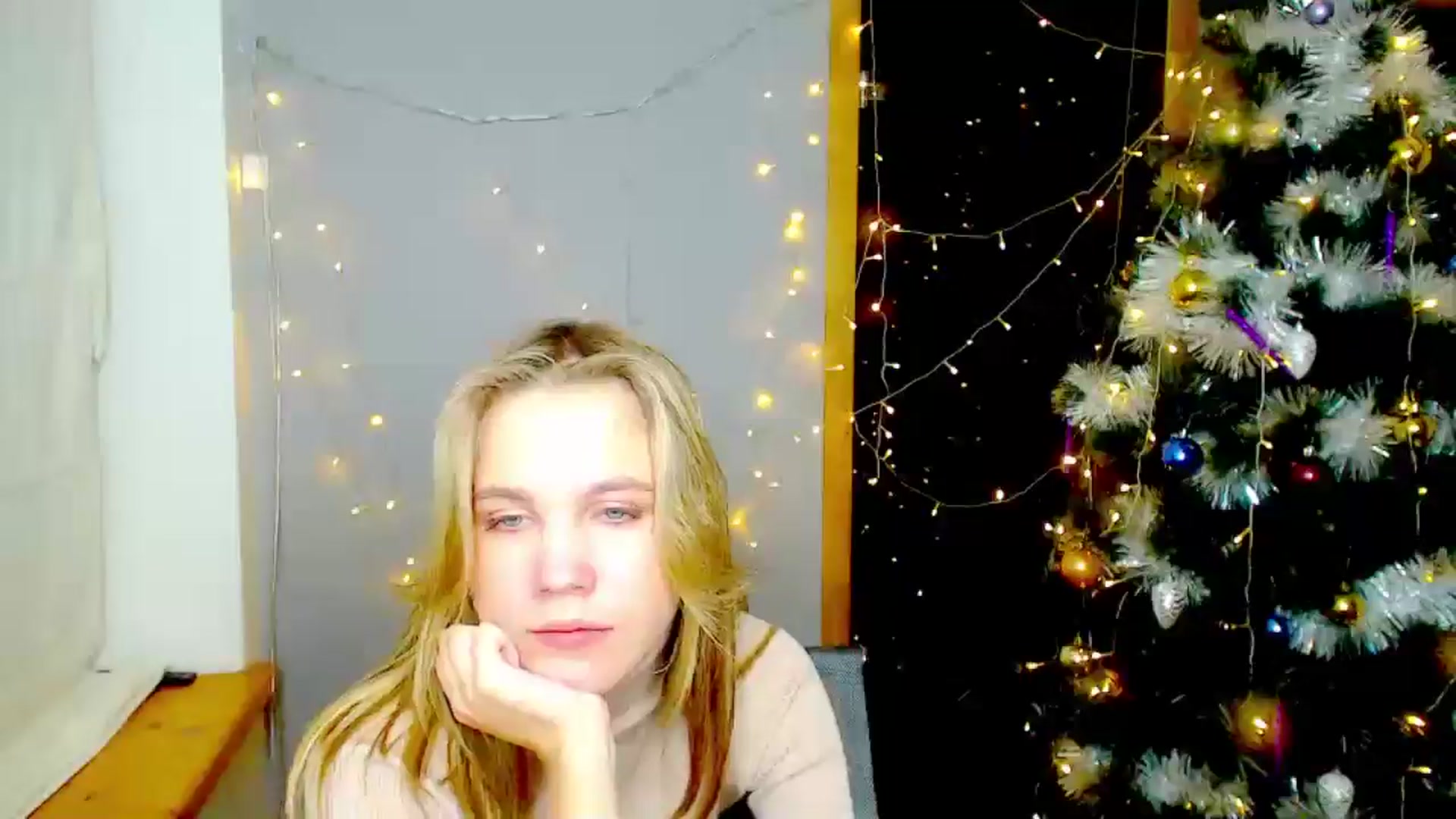 Gallery image thumbnail from Kate_Lewiss's myfreecams stream on, 12/25/2024, 18:03 image 16 of 20