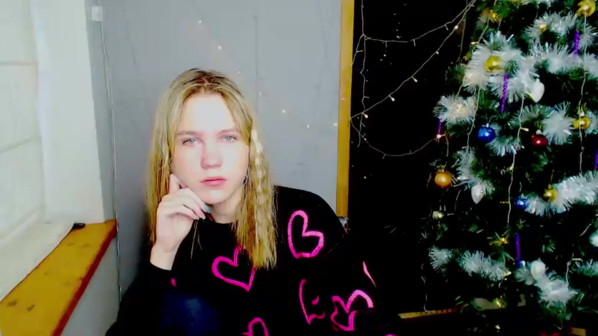 Gallery image thumbnail from Kate_Lewiss's myfreecams stream on, 12/27/2024, 10:03 image 17 of 20